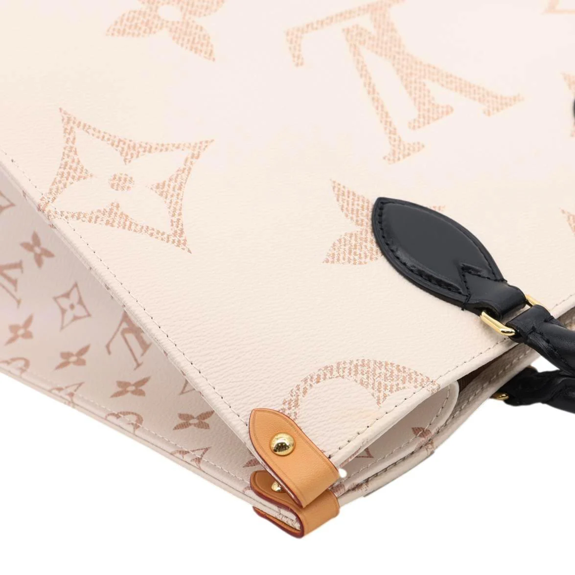 LOUIS VUITTON Onthego MM Giant Monogram Dune Tote Bag Cream - Image 6