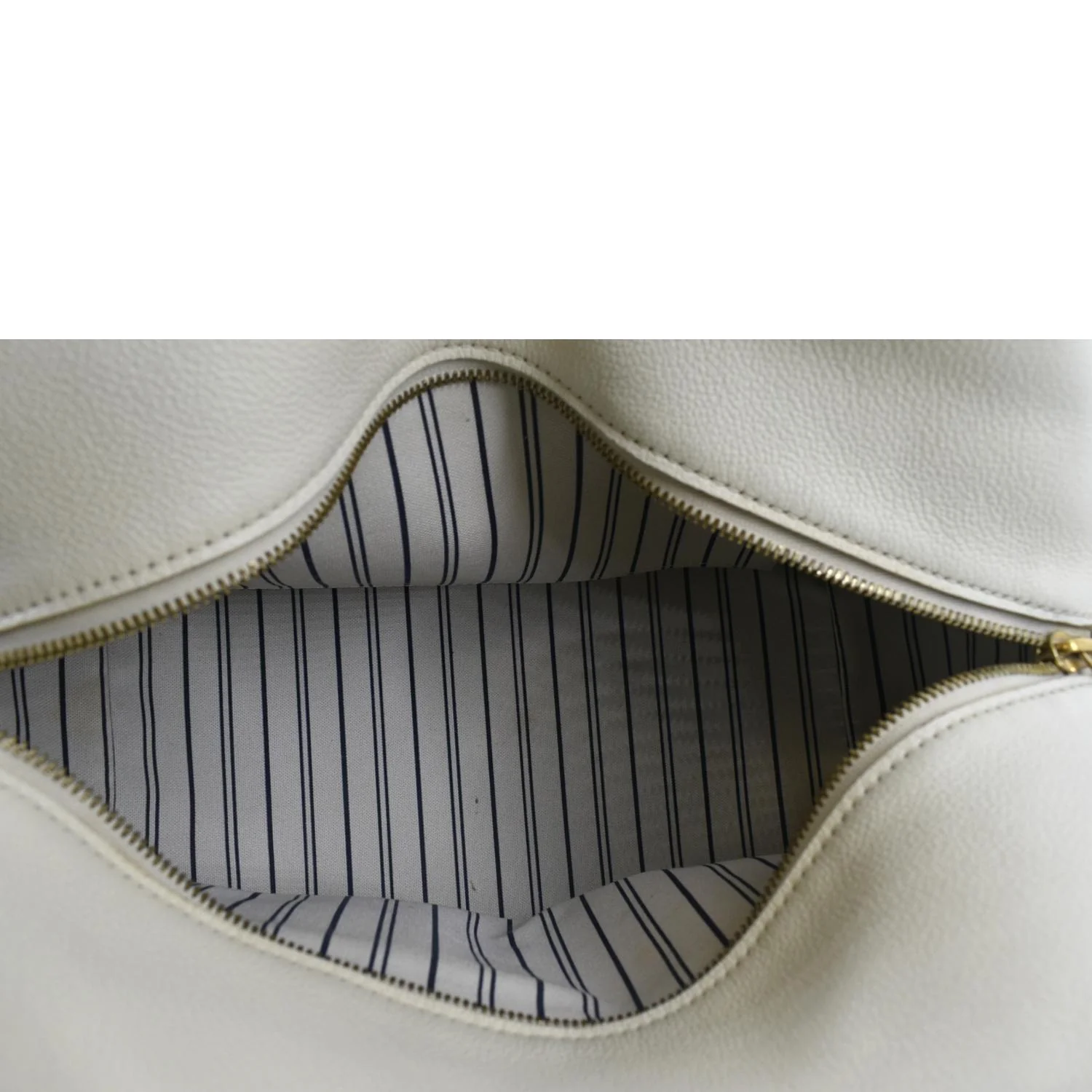 LOUIS VUITTON Marais MM Empreinte Leather Hobo Bag Ivory - Image 10