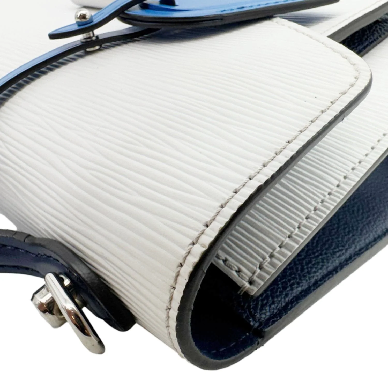 LOUIS VUITTON Neo Monceau Epi Leather Crossbody Bag White - Image 7