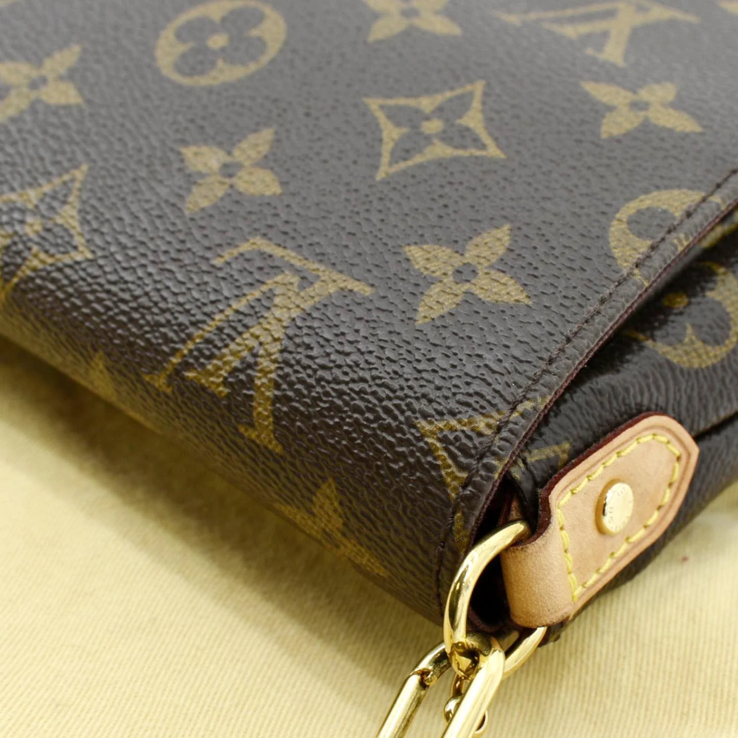 LOUIS VUITTON Favorite MM Monogram Canvas Crossbody Bag Brown - Image 5