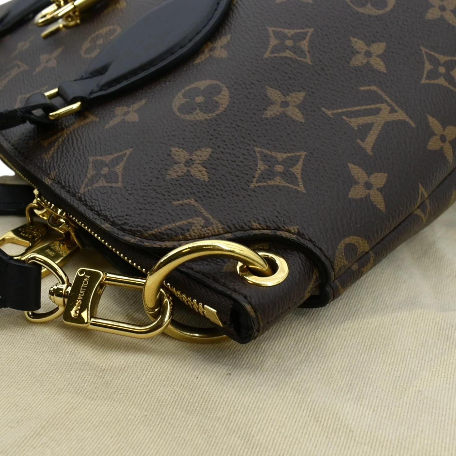 LOUIS VUITTON Flower Zipped MM Monogram Canvas Tote Bag Noir - Image 6