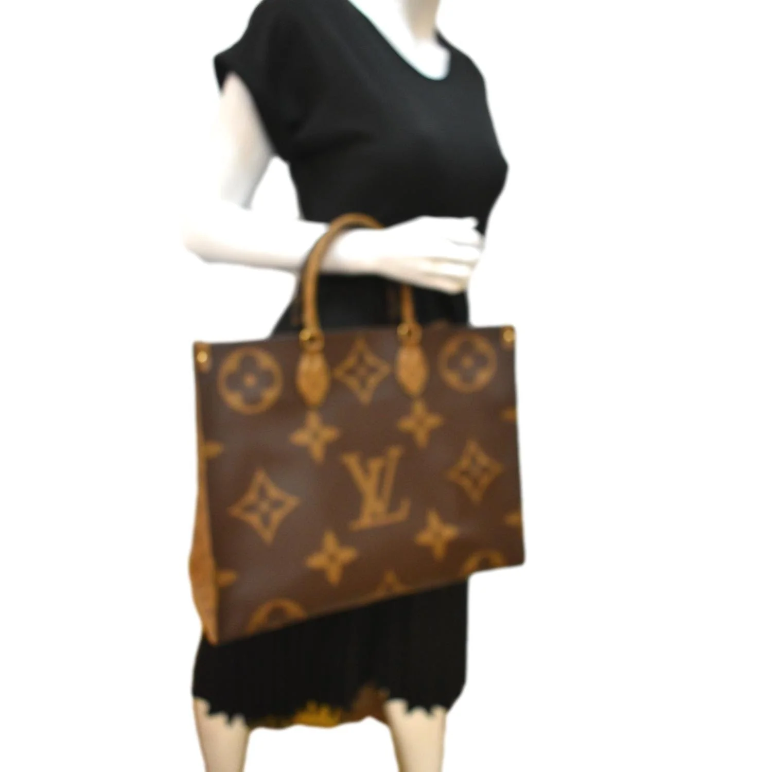 LOUIS VUITTON Onthego GM Giant Monogram Canvas Tote Shoulder Bag Brown - Image 2