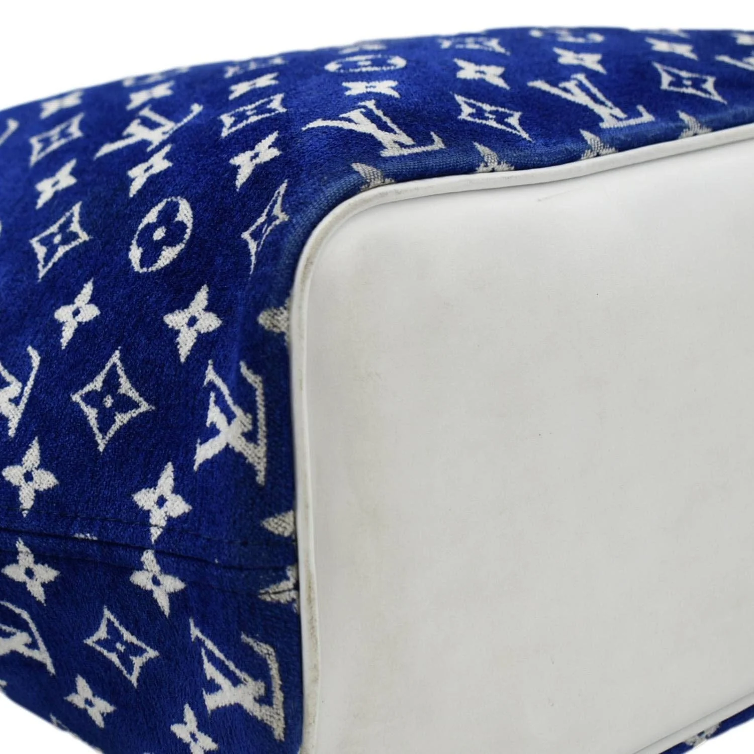 LOUIS VUITTON Neverfull MM  Jacquard Velvet Monogram Shoulder Bag Blue - Image 9