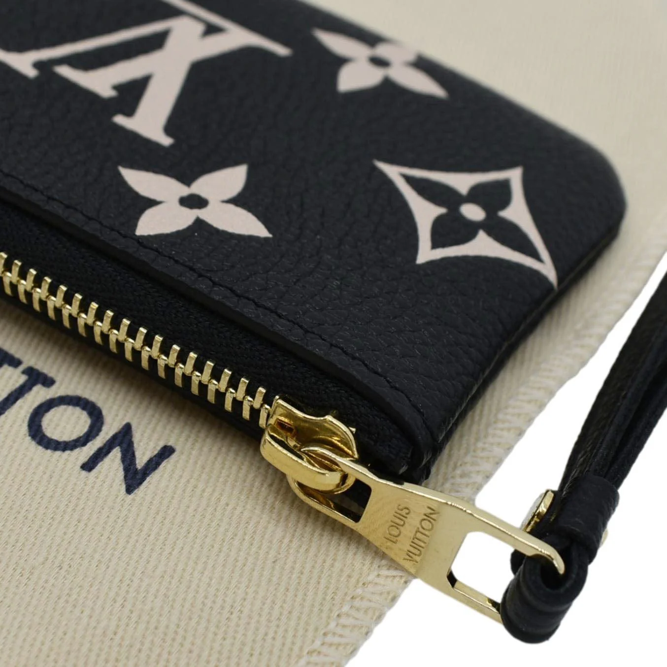 LOUIS VUITTON Pochette Key Cles Giant Monogram Empriente Leather Bicolor - Image 5