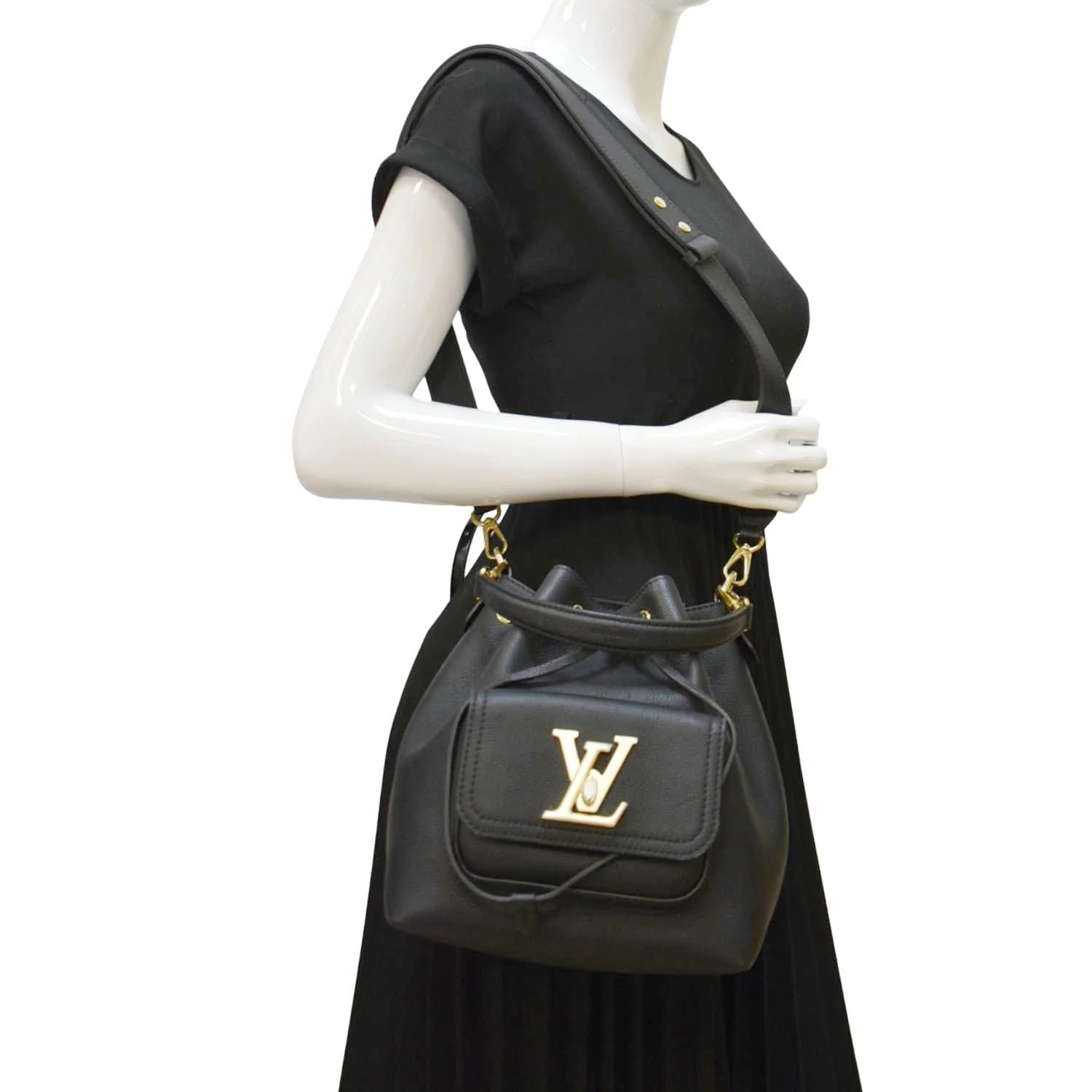 LOUIS VUITTON Lockme Leather Crossbody Bucket Bag Black - Image 2