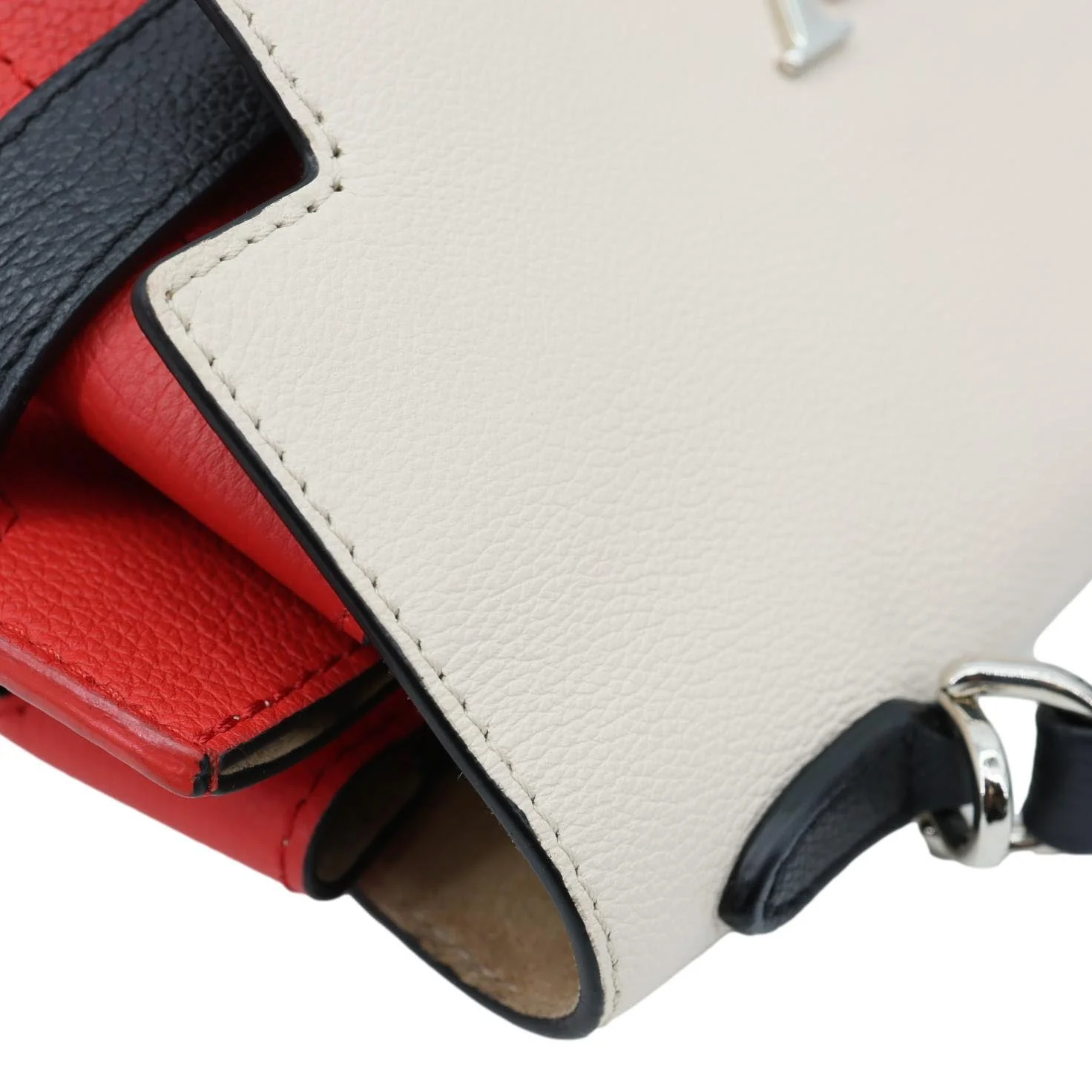 LOUIS VUITTON Lockme Ever Leather Crossbody Bag Red - Image 4