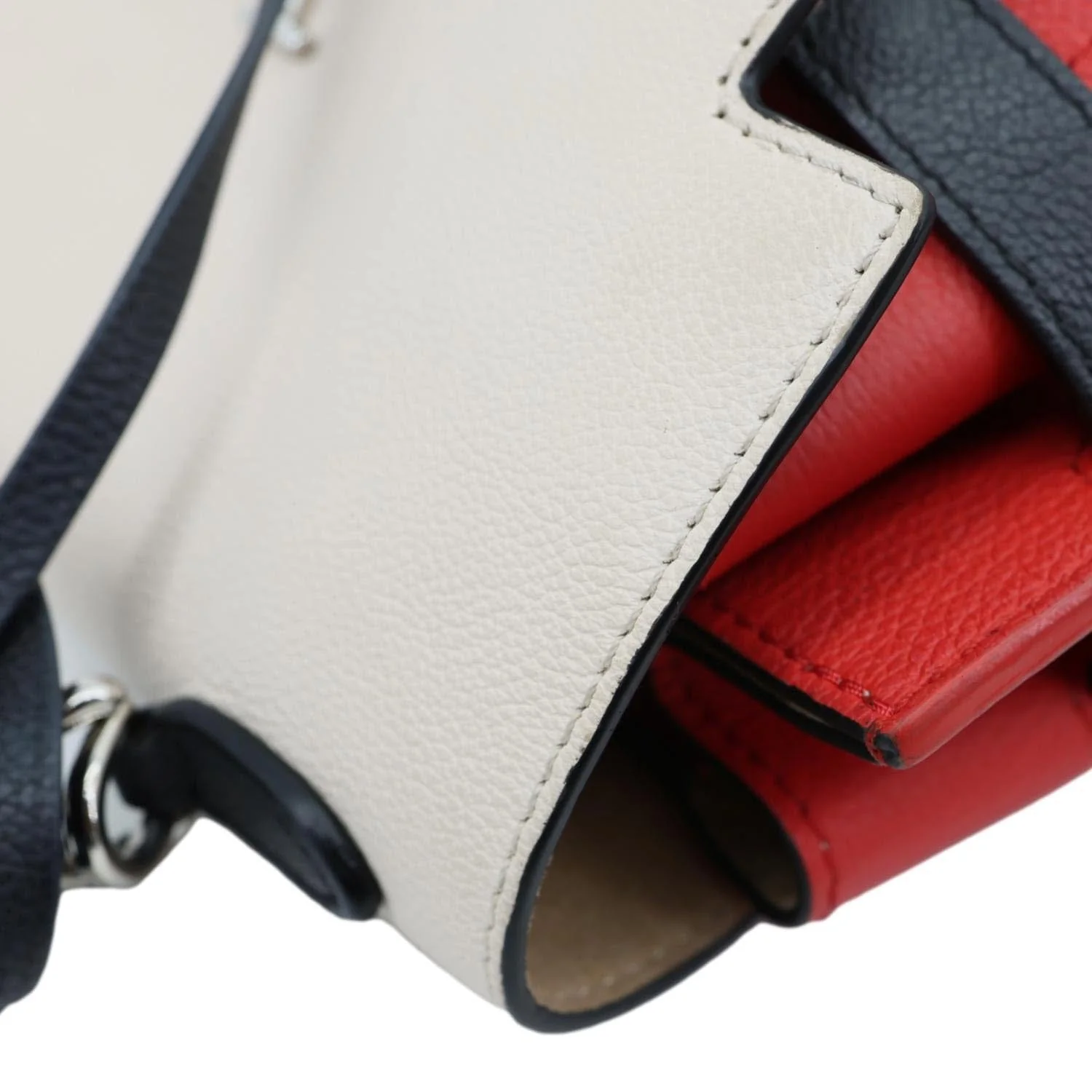 LOUIS VUITTON Lockme Ever Leather Crossbody Bag Red - Image 5