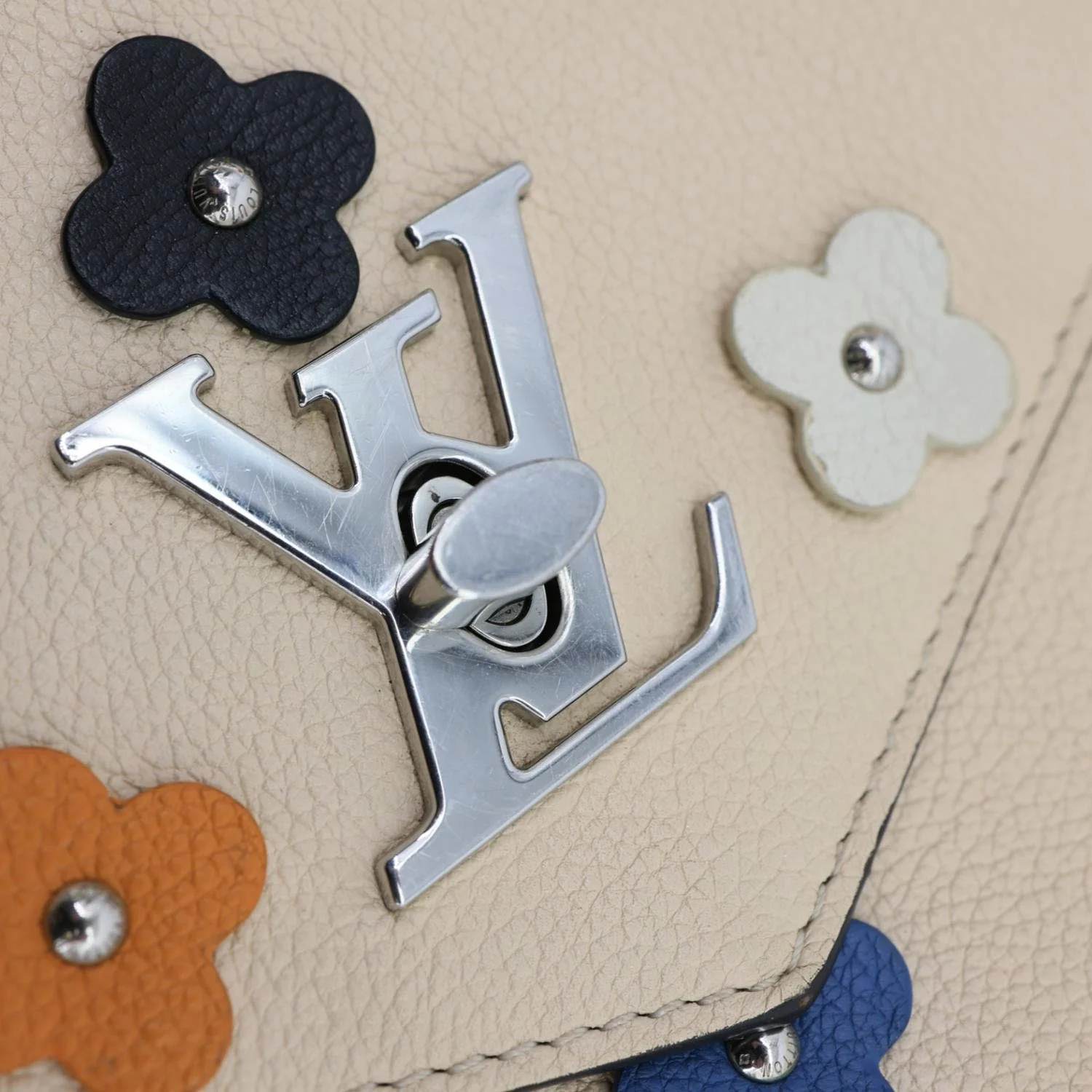 LOUIS VUITTON MyLockMe Fleurs BB Leather Chain Shoulder Bag Cream - Image 13