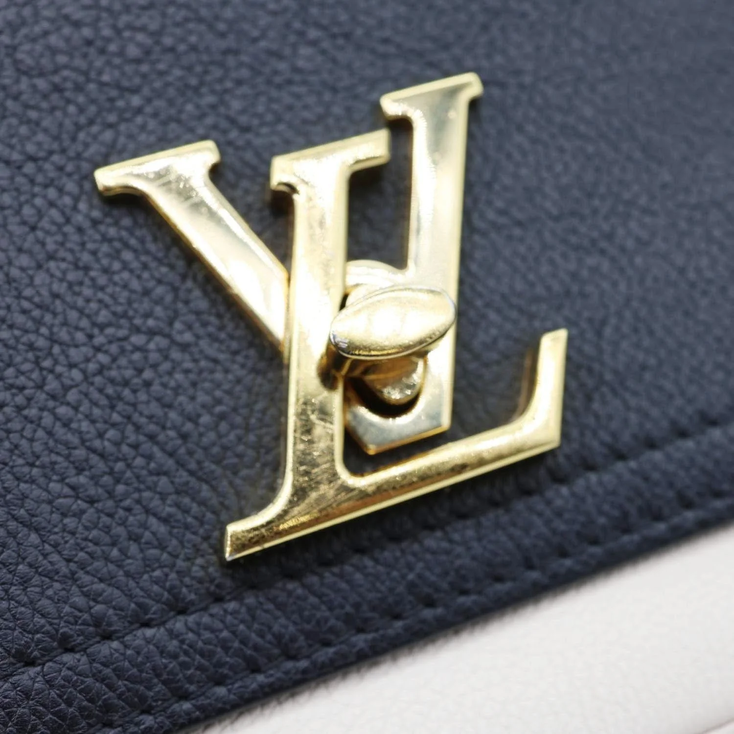 LOUIS VUITTON Lockme Tender Calfskin Leather Chain Shoulder Bag Black - Image 12