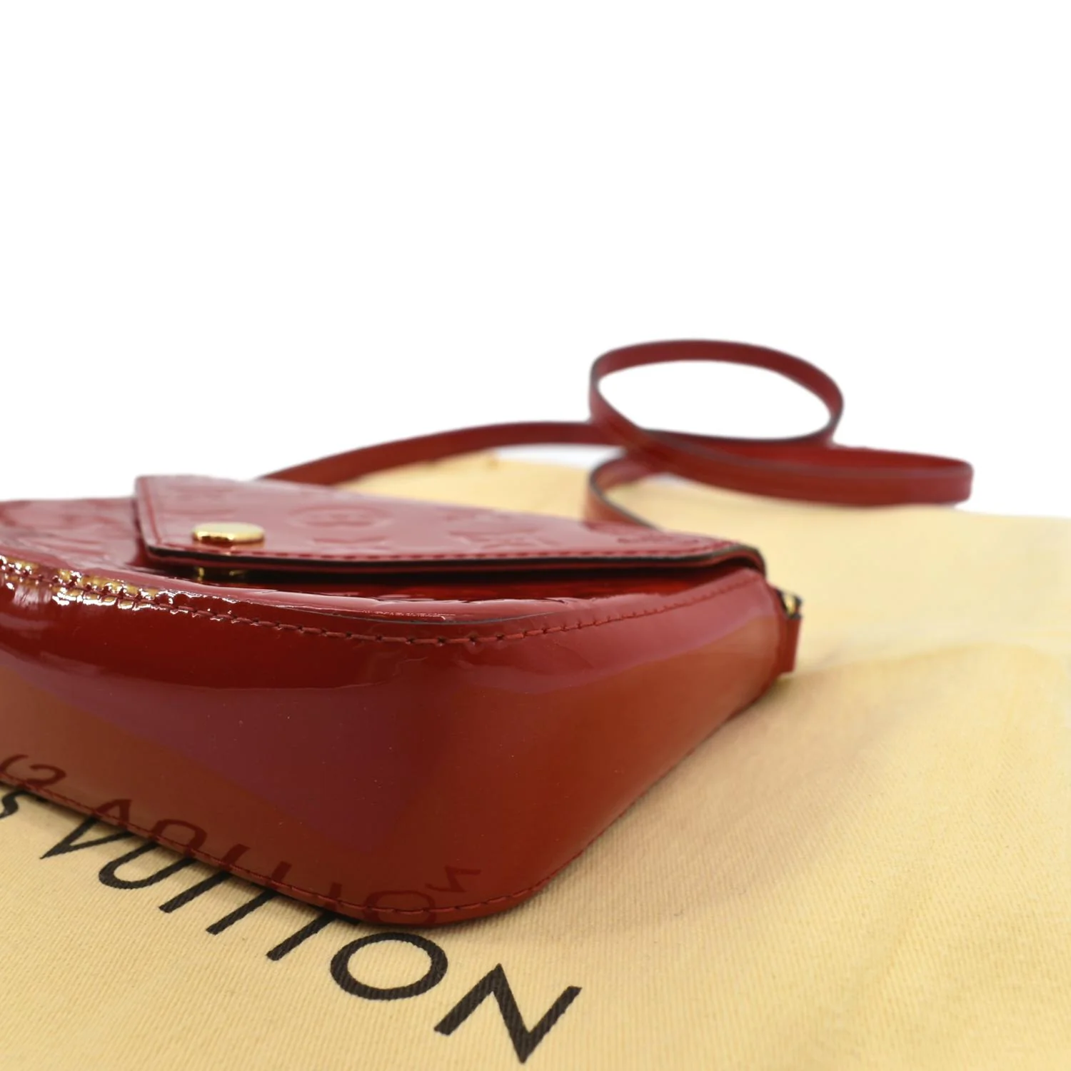 LOUIS VUITTON Sac Lucie Monogram Patent Leather Crossbody Bag Cherry - Image 7