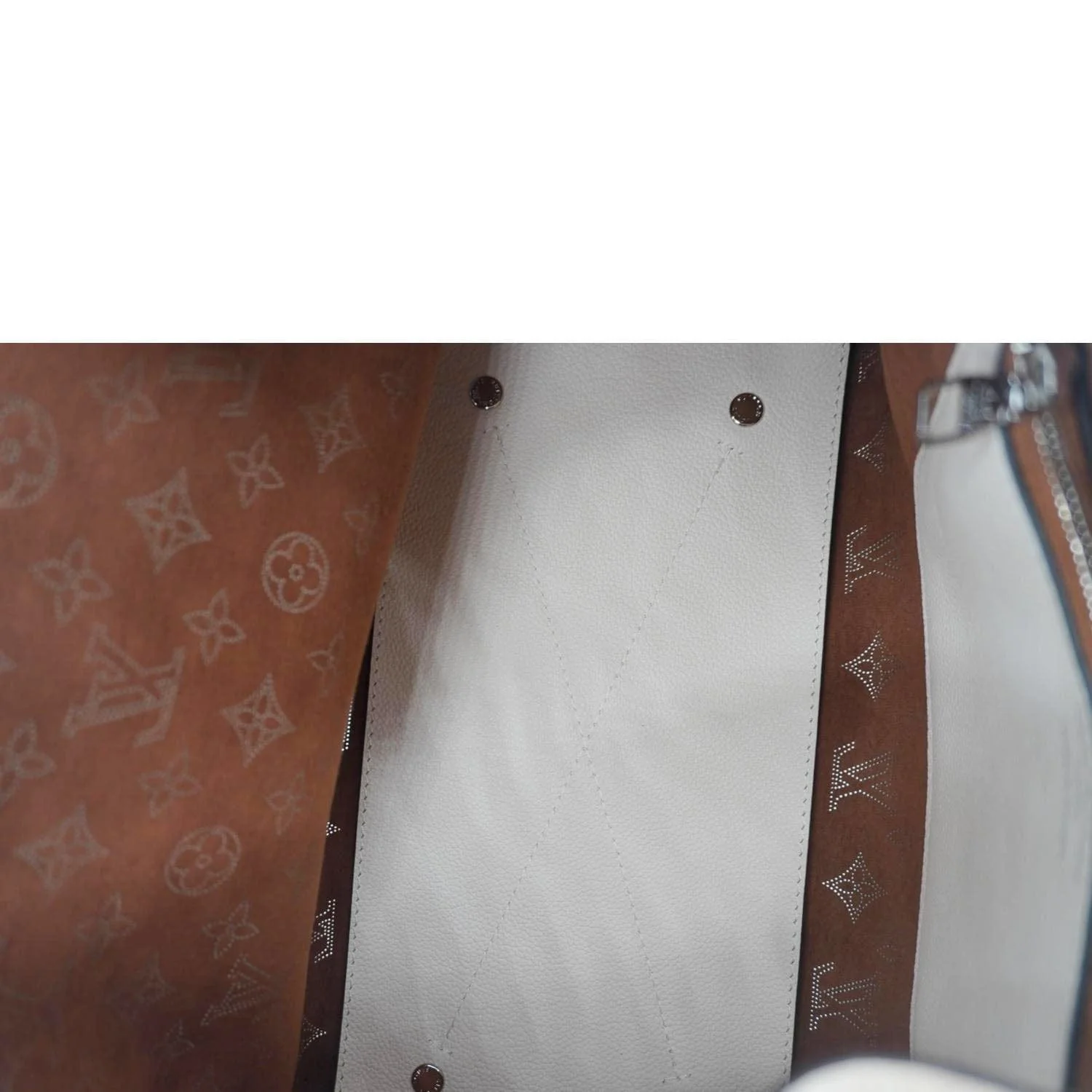 LOUIS VUITTON Carmel Mahina Leather Hobo Bag Cream - Image 13
