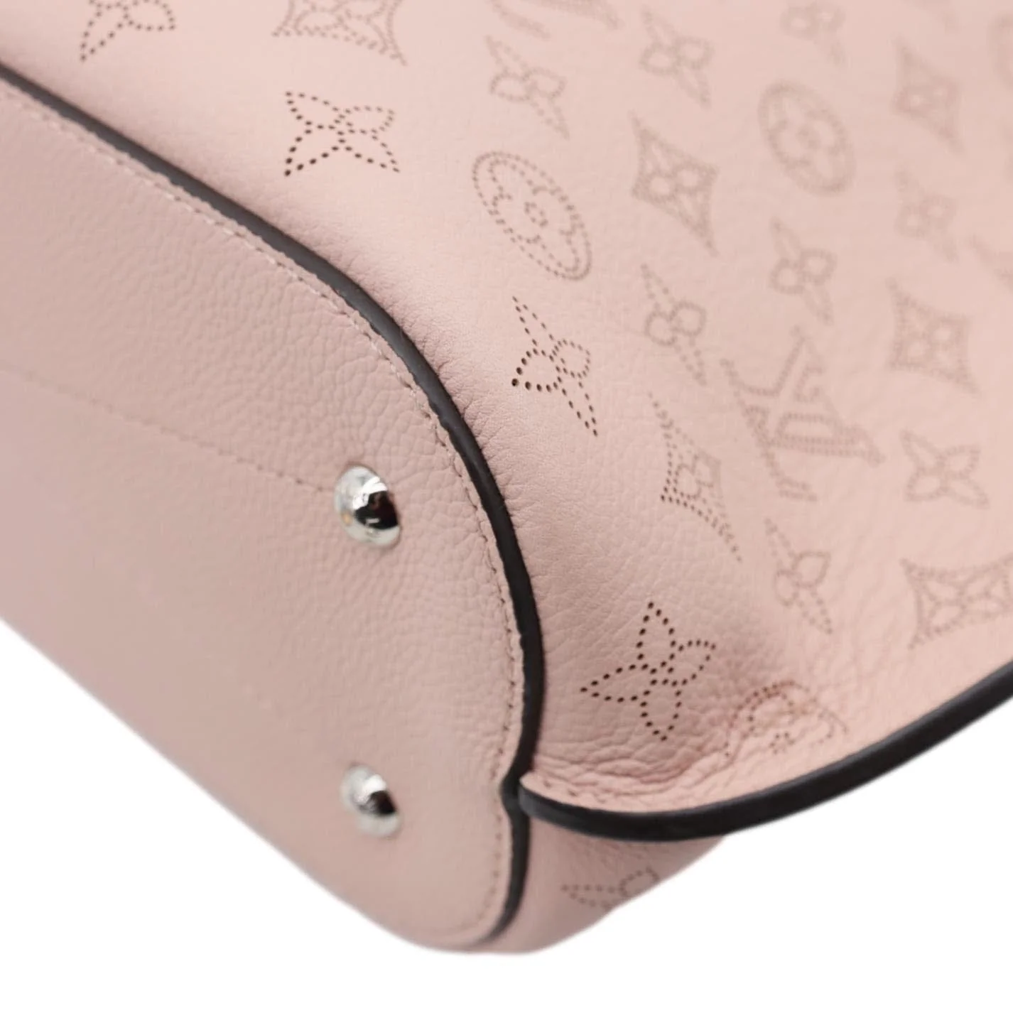 LOUIS VUITTON Girolata Monogram Mahina Leather Shoulder Bag Pink - Image 9