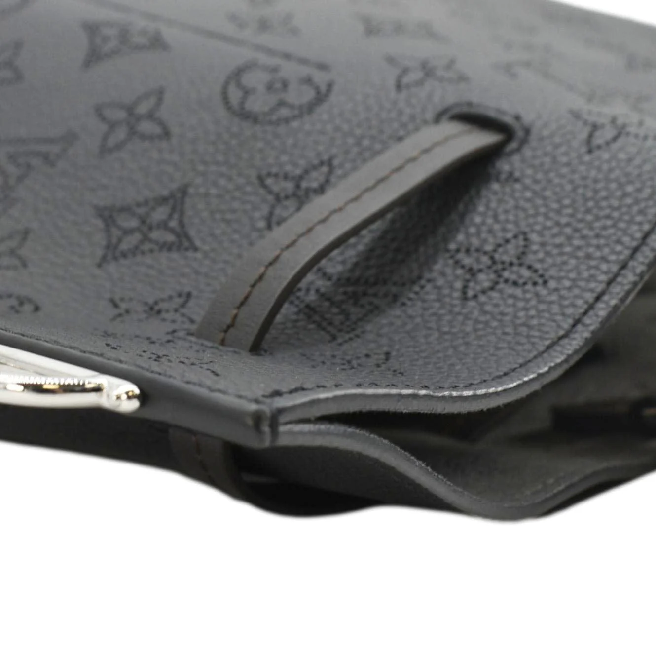 LOUIS VUITTON Girolata Monogram Mahina Leather Shoulder Bag Black - Image 9