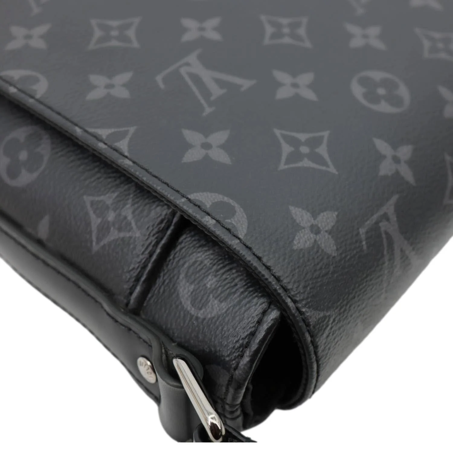 LOUIS VUITTON District MM Monogram Eclipse Messenger Bag Black - Image 4