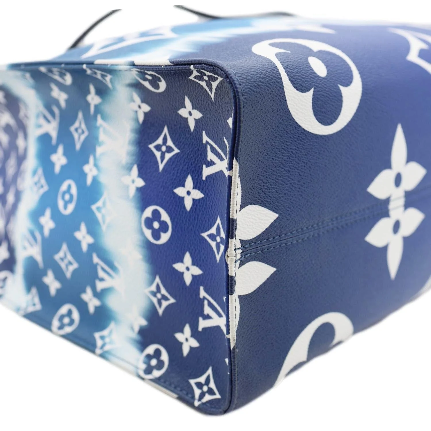 LOUIS VUITTON Onthego GM Monogram Escale Canvas Shoulder Bag Blue - Image 8