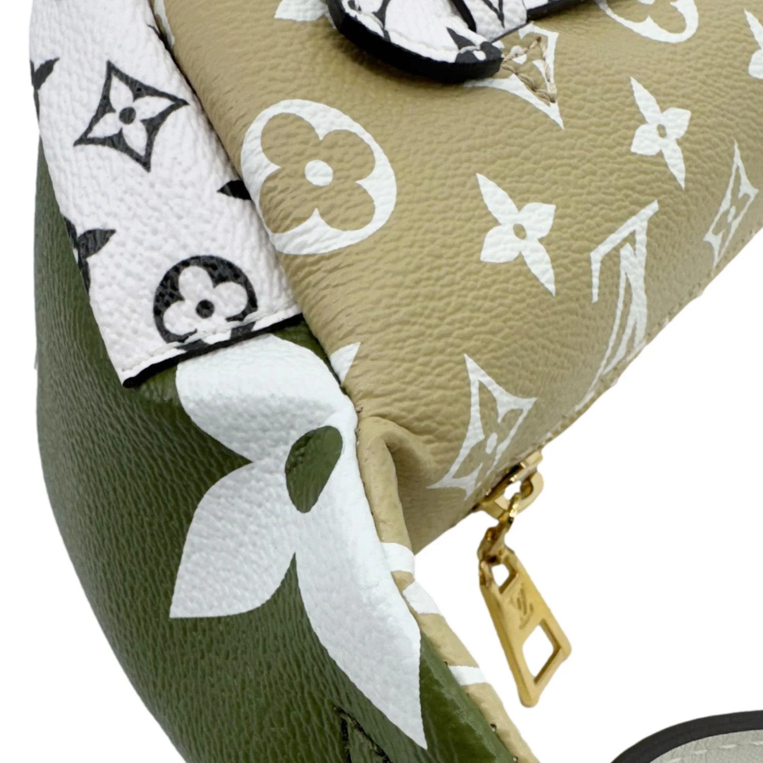 LOUIS VUITTON Monogram Giant Canvas Bumbag Kaki Beige - Image 6
