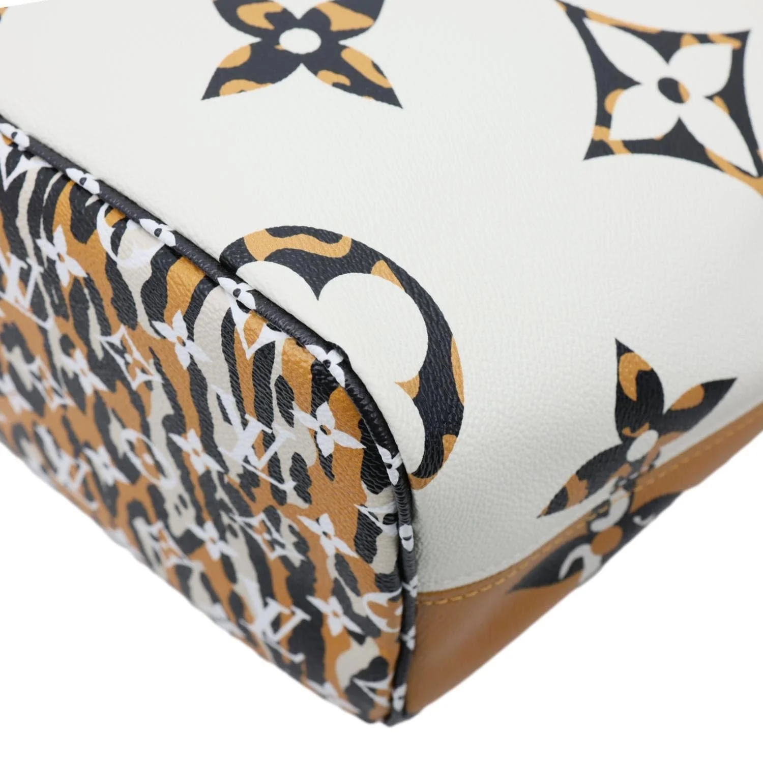 LOUIS VUITTON Neverfull MM Monogram Jungle Shoulder Bag Ivory - Image 9