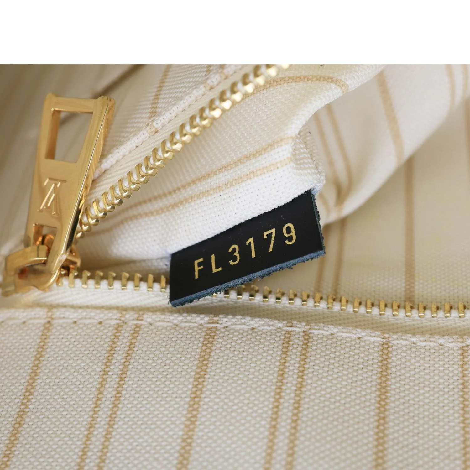 LOUIS VUITTON Onthego Jungle GM Giant Monogram Canvas Tote Shoulder Bag White - Image 14