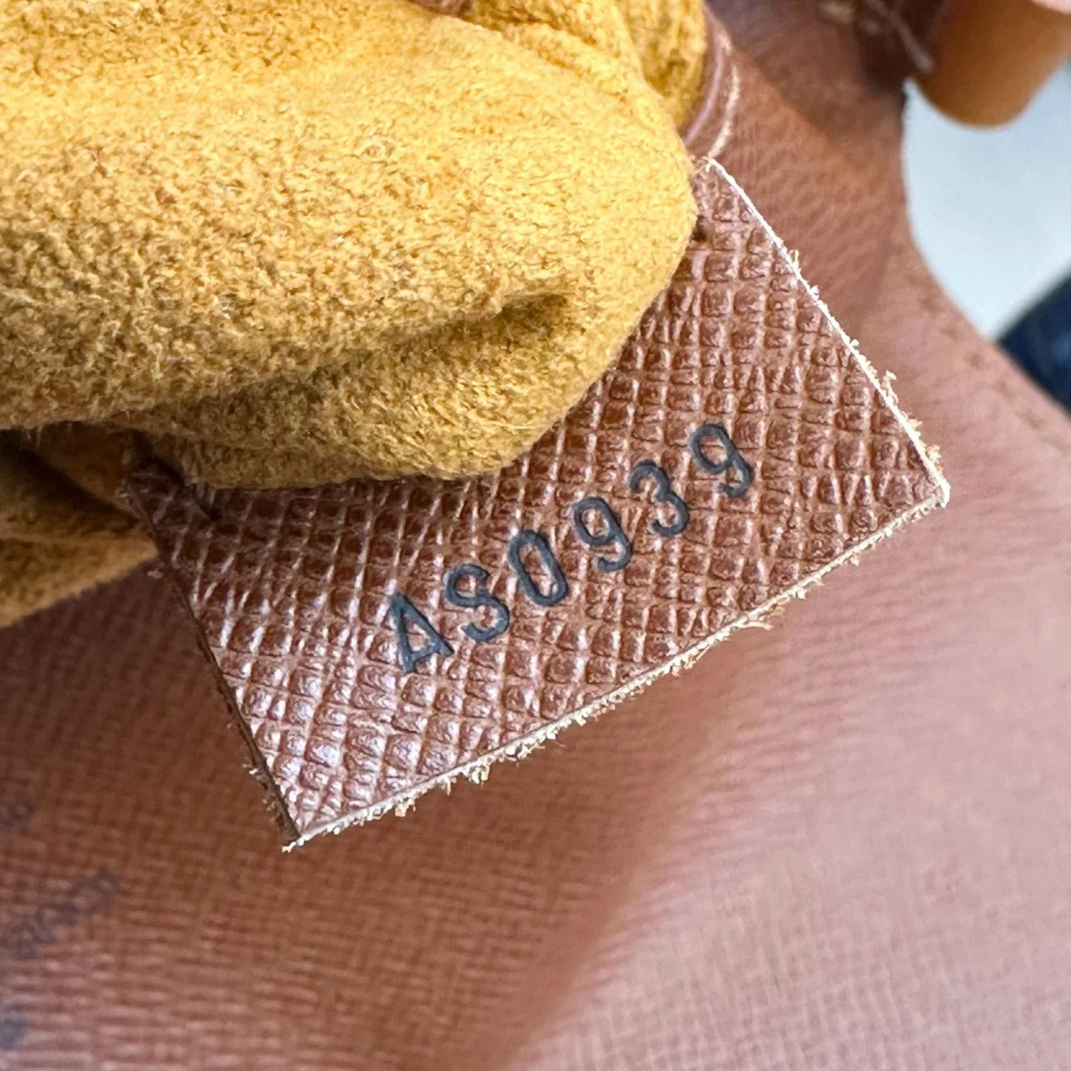 LOUIS VUITTON Musette Salsa Monogram Canvas Shoulder Bag Brown - Image 13