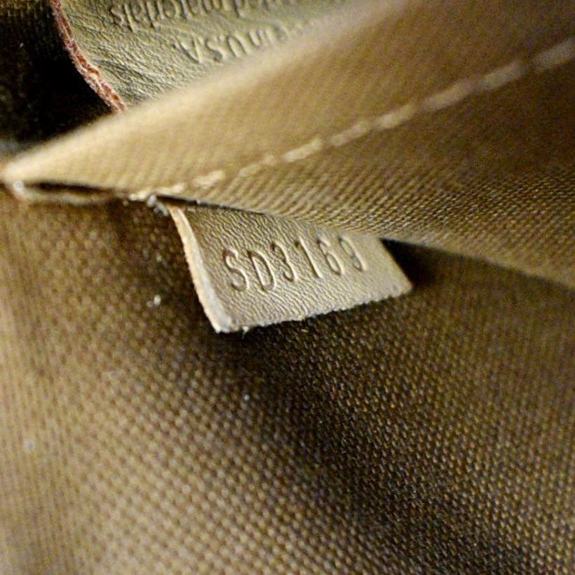 LOUIS VUITTON Multi Pochette Accessoires Monogram Canvas Shoulder Bag Brown - Image 15