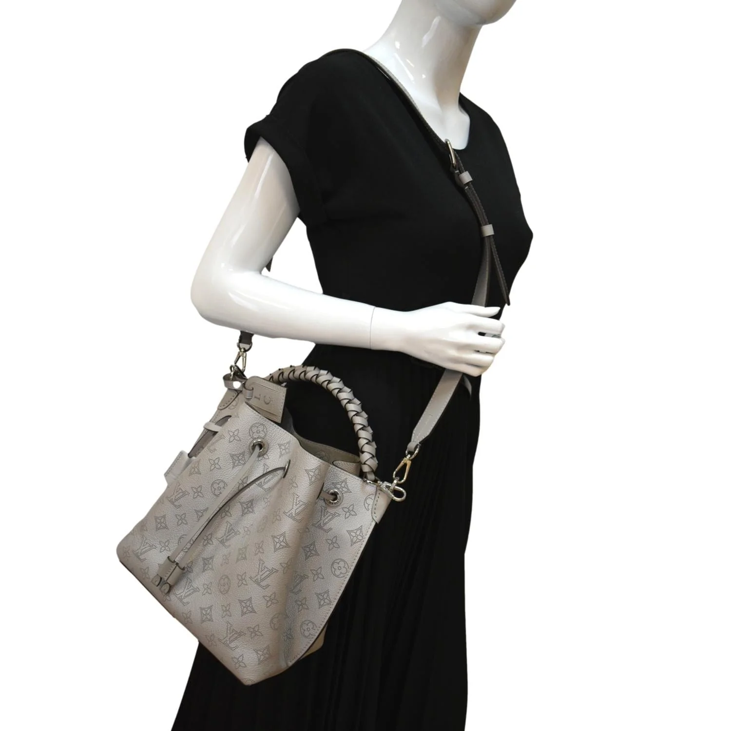 LOUIS VUITTON Muria Mahina Perforated Leather Crossbody Bag Vert - Image 3