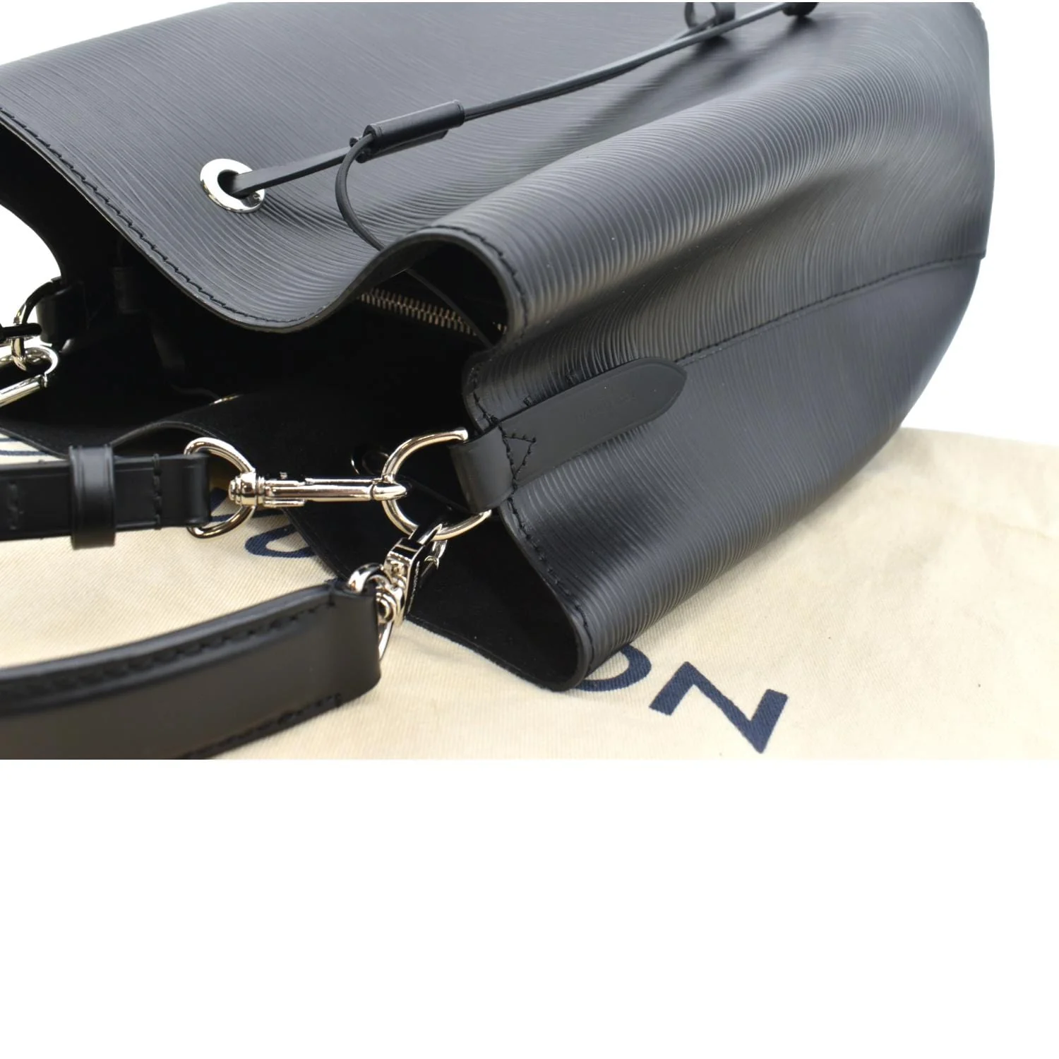 LOUIS VUITTON NeoNoe Epi Leather Shoulder Bag Black - Image 5