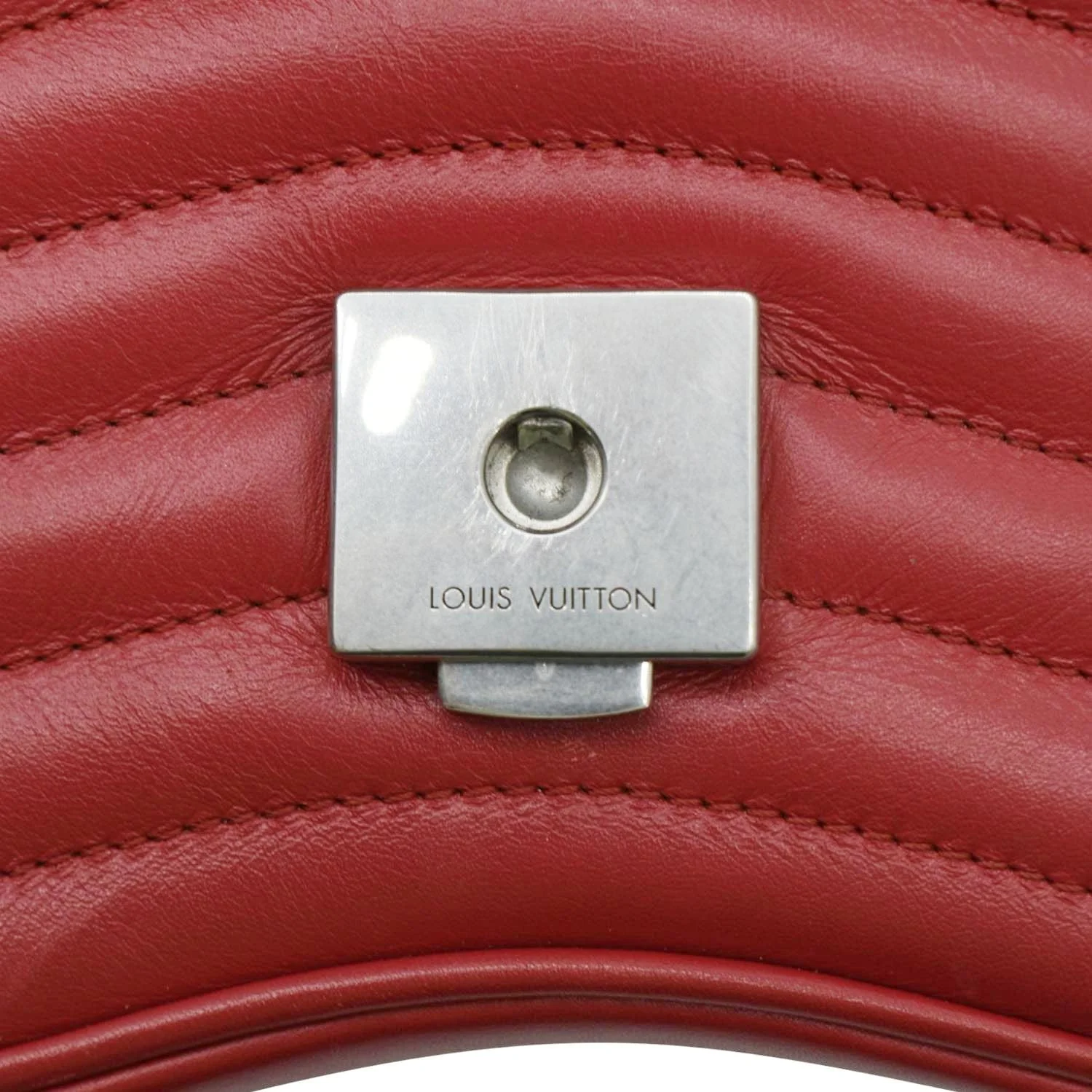 LOUIS VUITTON New Wave Chain MM Leather Shoulder Bag Red - Image 15