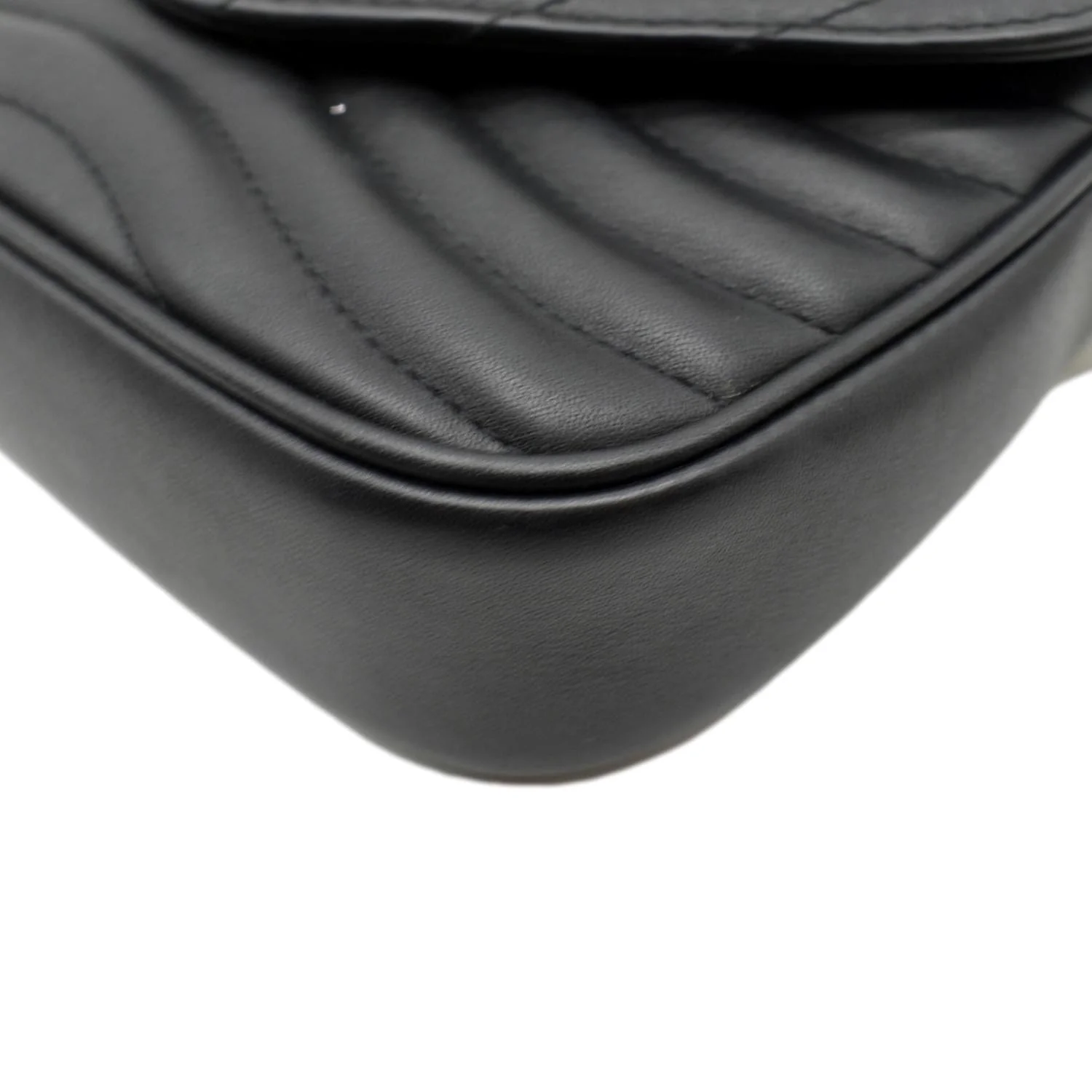 LOUIS VUITTON New Wave Multi Pochette Leather Chain Shoulder Bag Black - Image 8