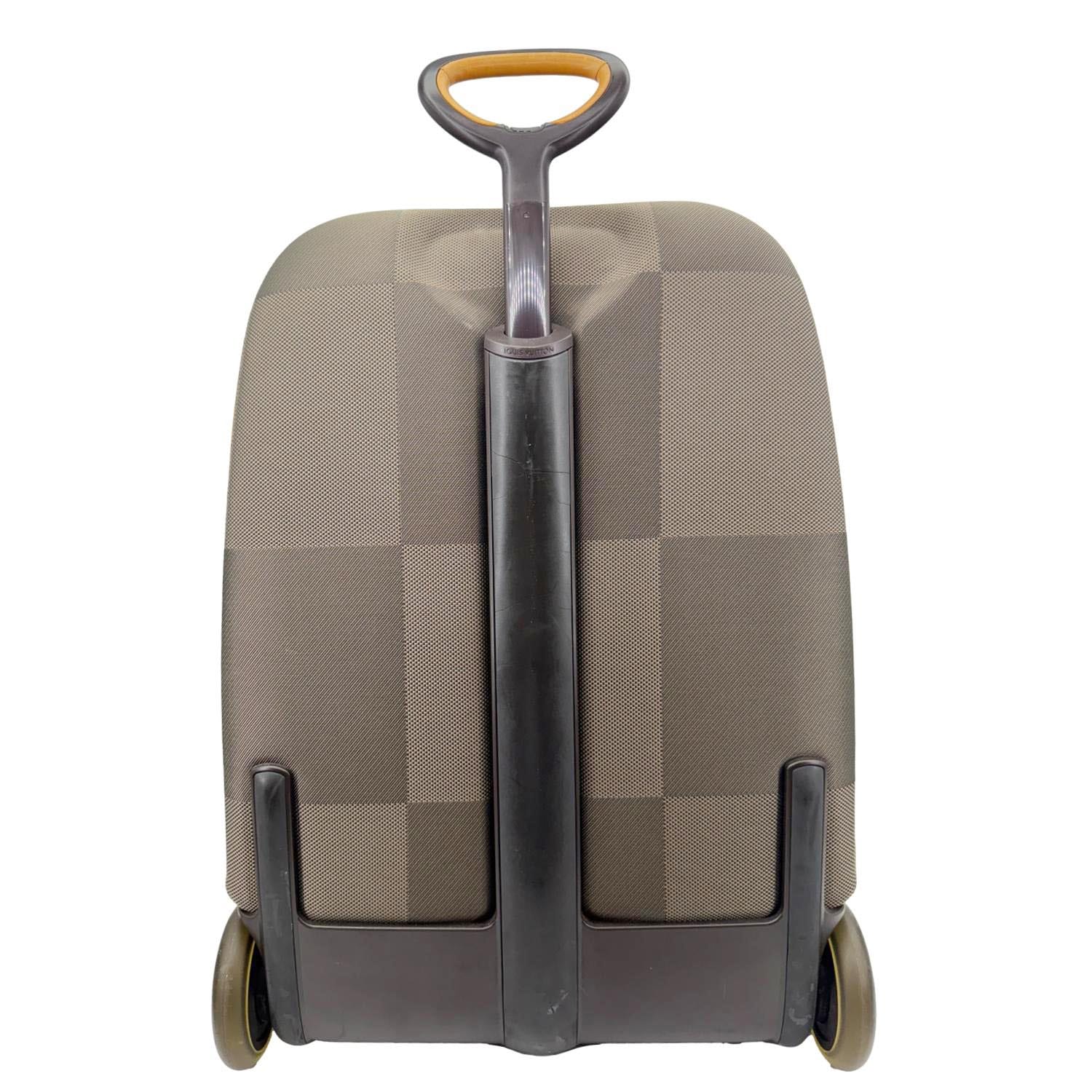 LOUIS VUITTON Conquerant 65 Damier Geant Rolling Suitcase Olive - Image 3