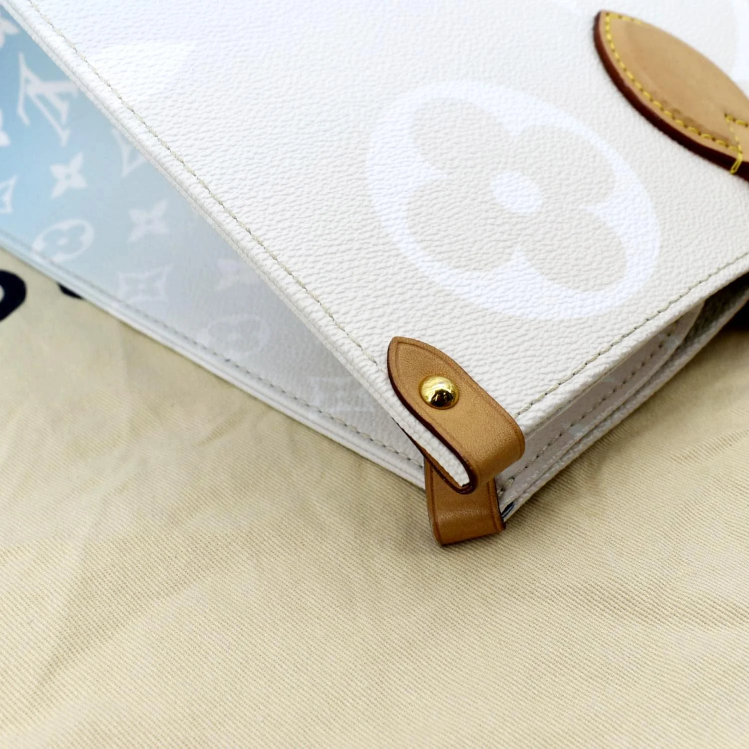 LOUIS VUITTON Pool Onthego GM Monogram Tote Shoulder Bag Blue - Image 7