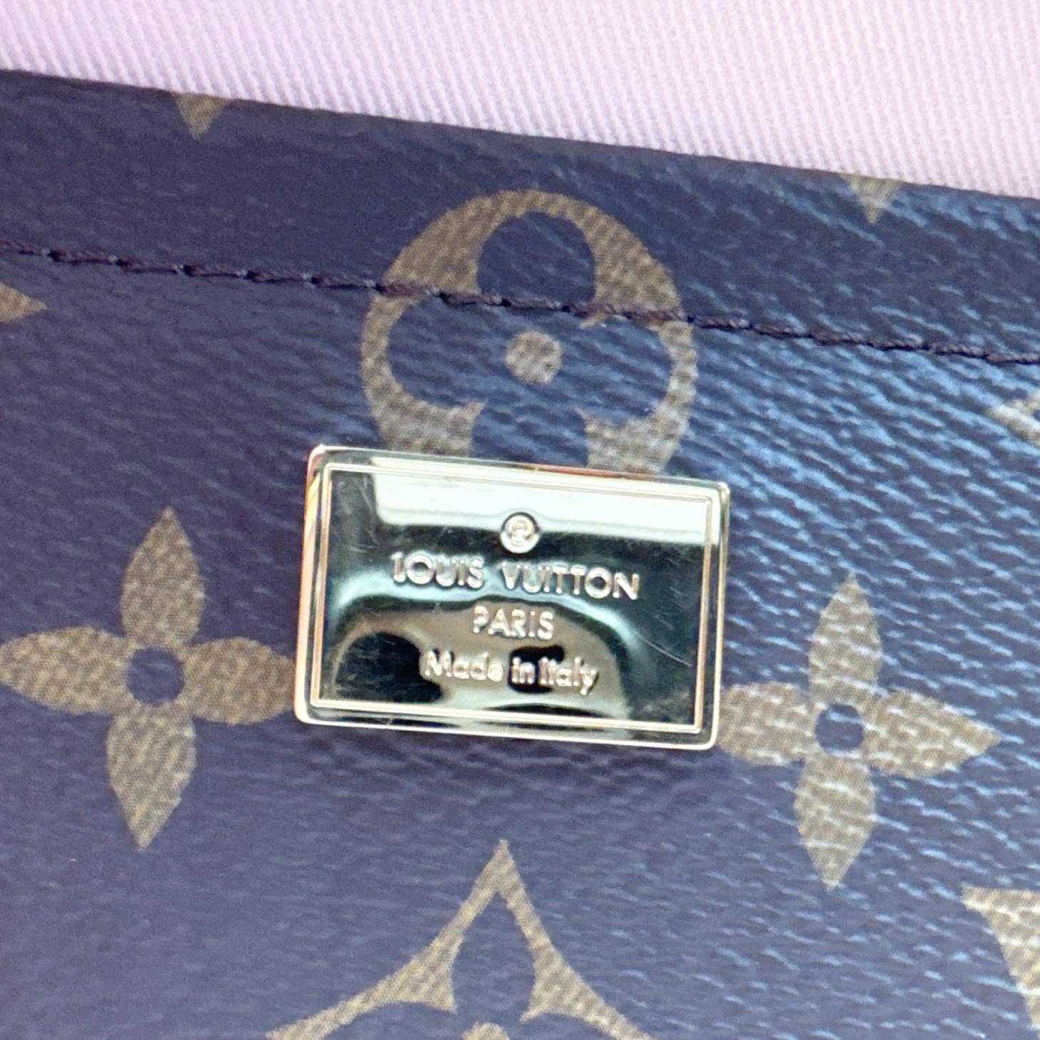 LOUIS VUITTON Venice Patent Miroir Leather Crossbody Bag Rose Ballerine - Image 11