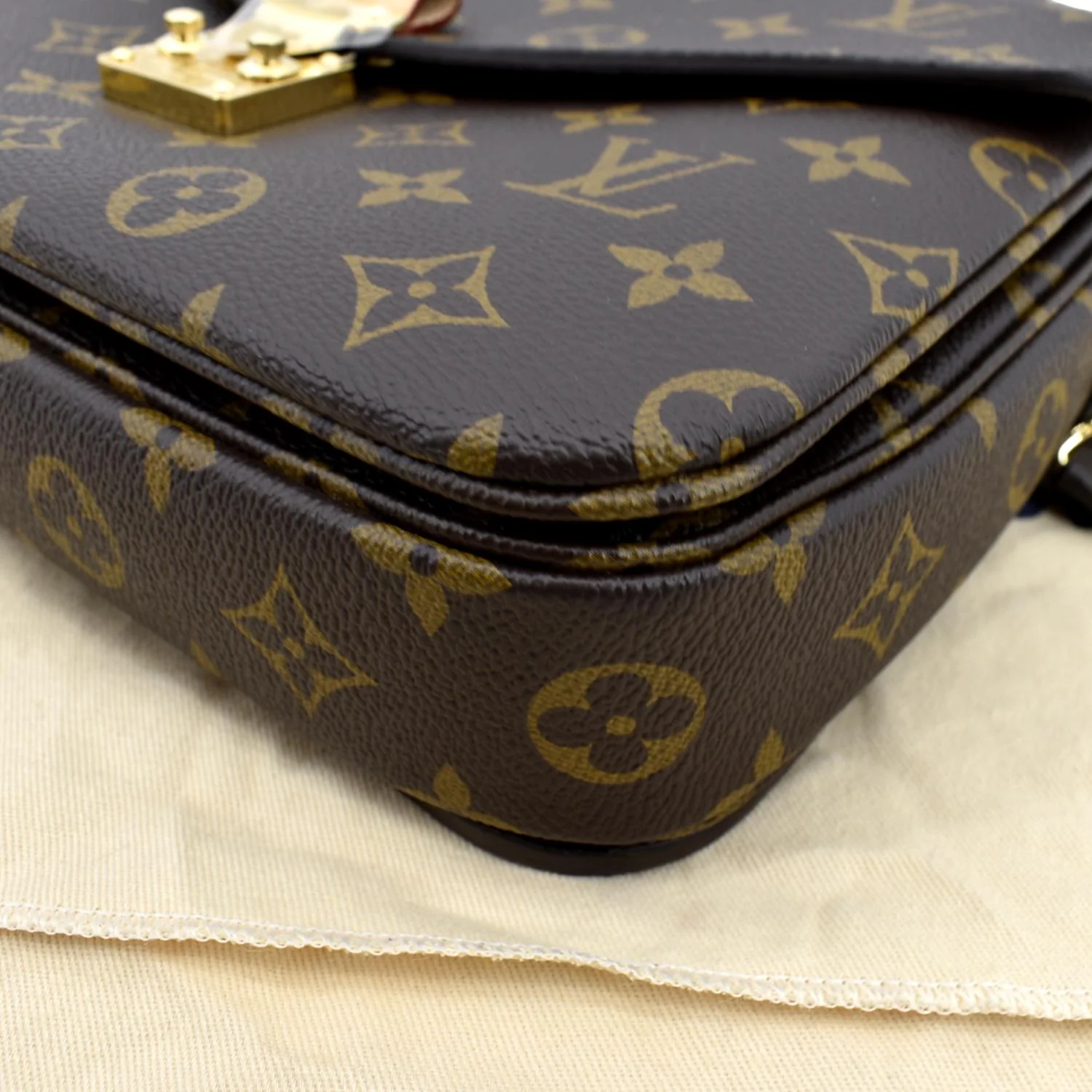 LOUIS VUITTON Metis Pochette Monogram Canvas Crossbody Bag Brown - Image 8