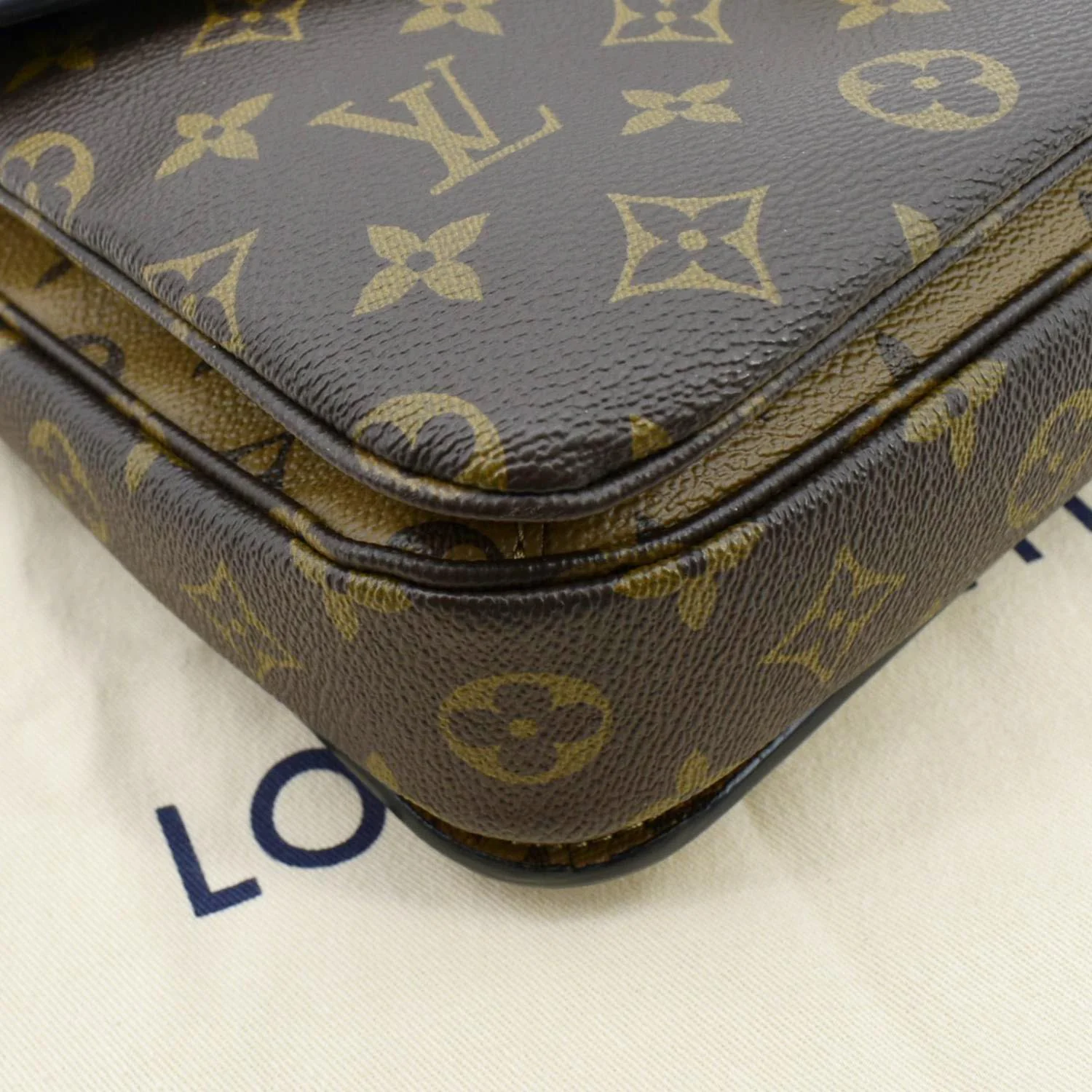 LOUIS VUITTON Metis Pochette Reverse Monogram Canvas Crossbody Bag Brown - Image 8