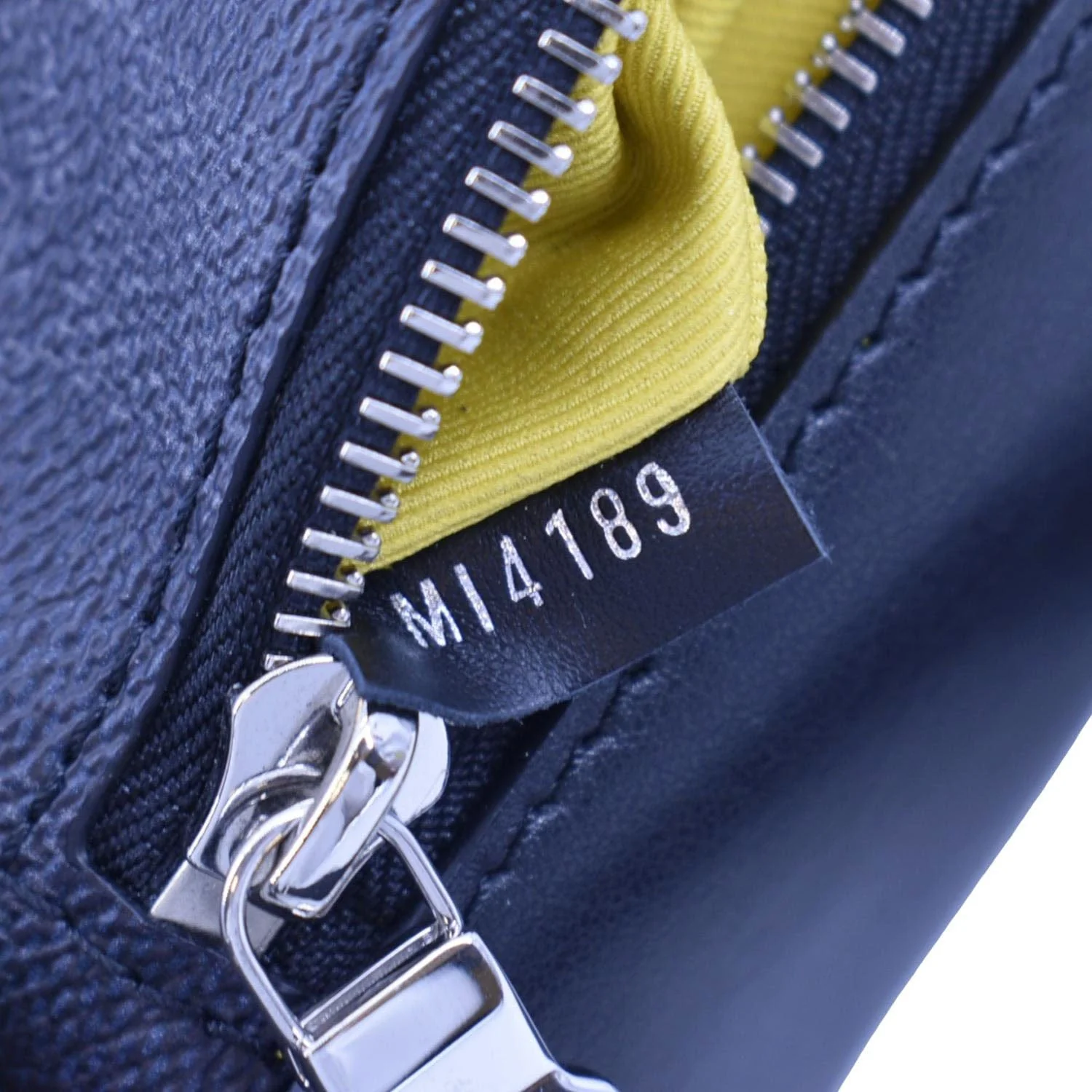 LOUIS VUITTON Rainbow Logo Discovery Damier Graphite BumBag Black - Image 10