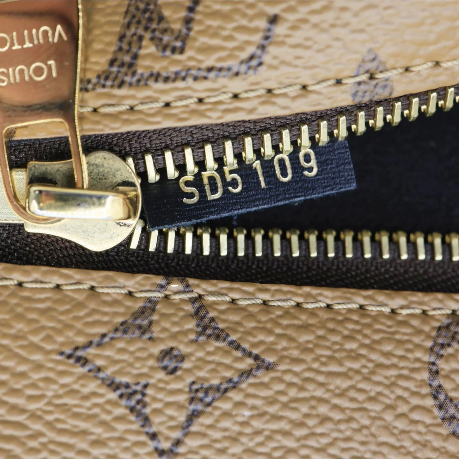 LOUIS VUITTON Metis Pochette Reverse Monogram Canvas Crossbody Bag Brown - Image 17