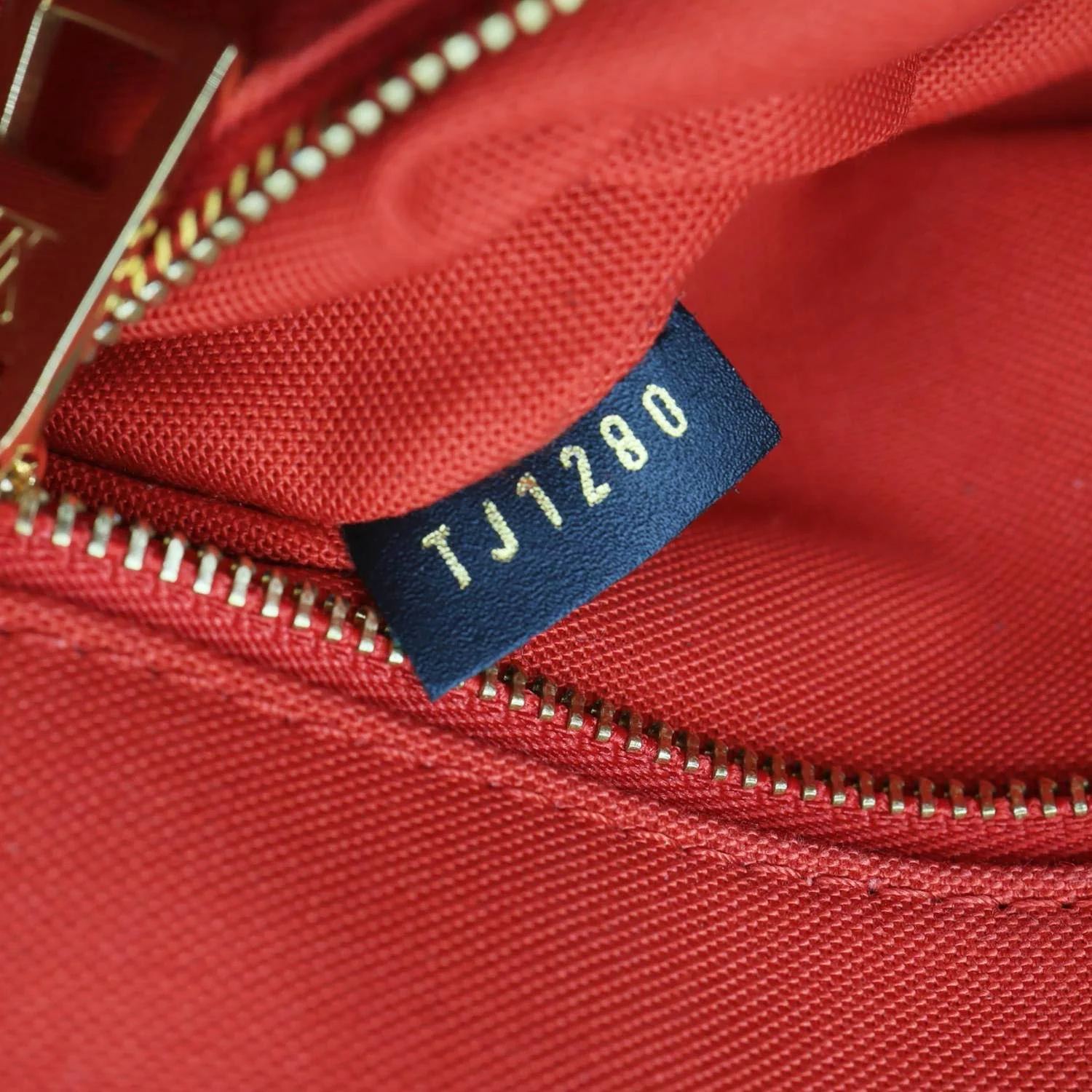 LOUIS VUITTON Onthego MM Giant Monogram Reverse Canvas Tote Bag Brown - Image 14