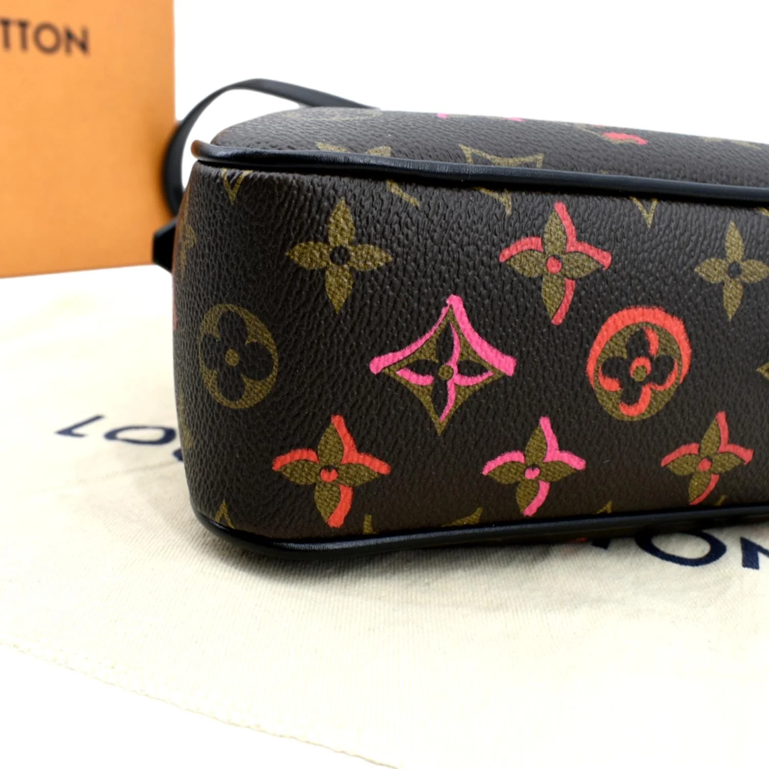 LOUIS VUITTON Sac Coeur Heart Monogram Canvas Crossbody Bag Brown - Image 11