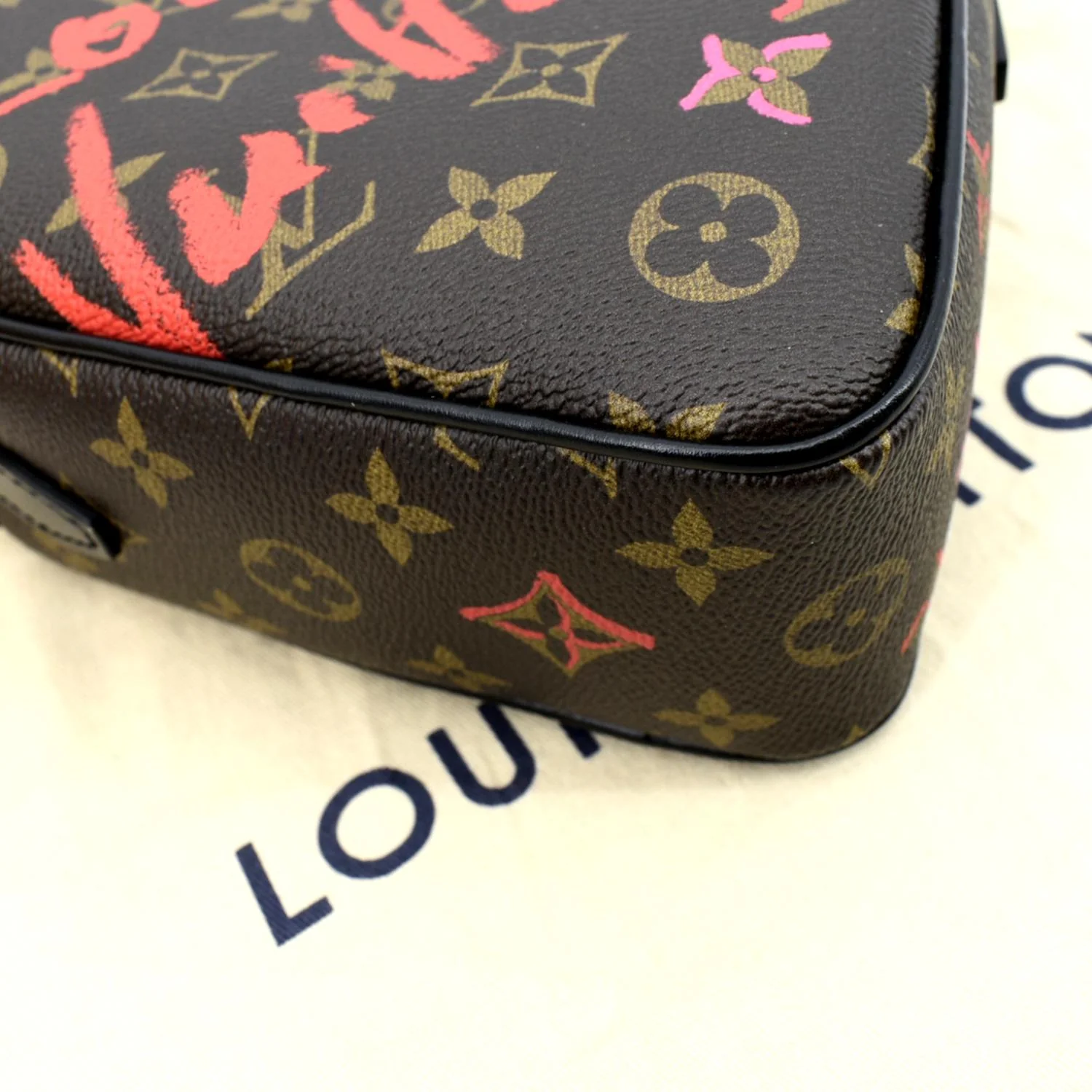 LOUIS VUITTON Sac Coeur Heart Monogram Canvas Crossbody Bag Brown - Image 9