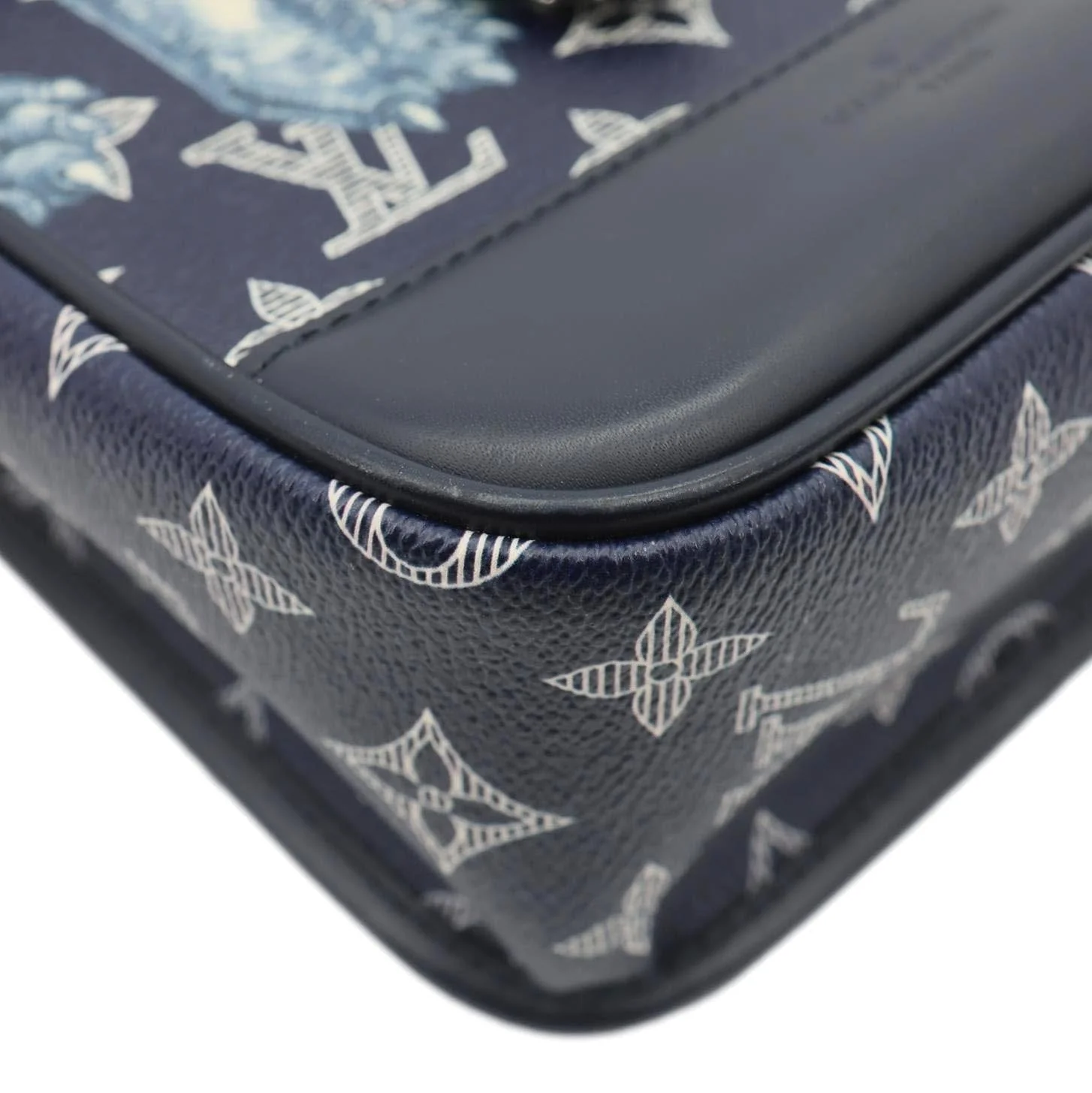 LOUIS VUITTON Chapman BB Monogram Savanna Elephant Canvas Messenger Bag Blue - Image 9
