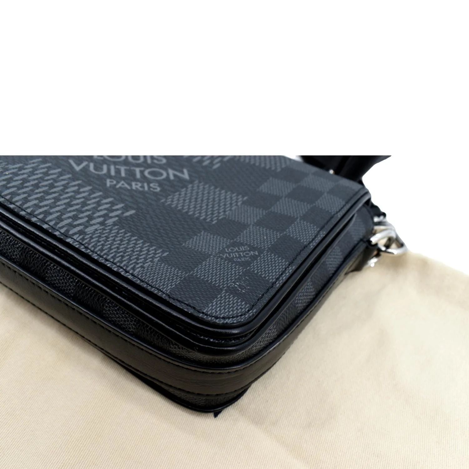 LOUIS VUITTON Studio Damier Graphite Messenger Bag Black - Image 10