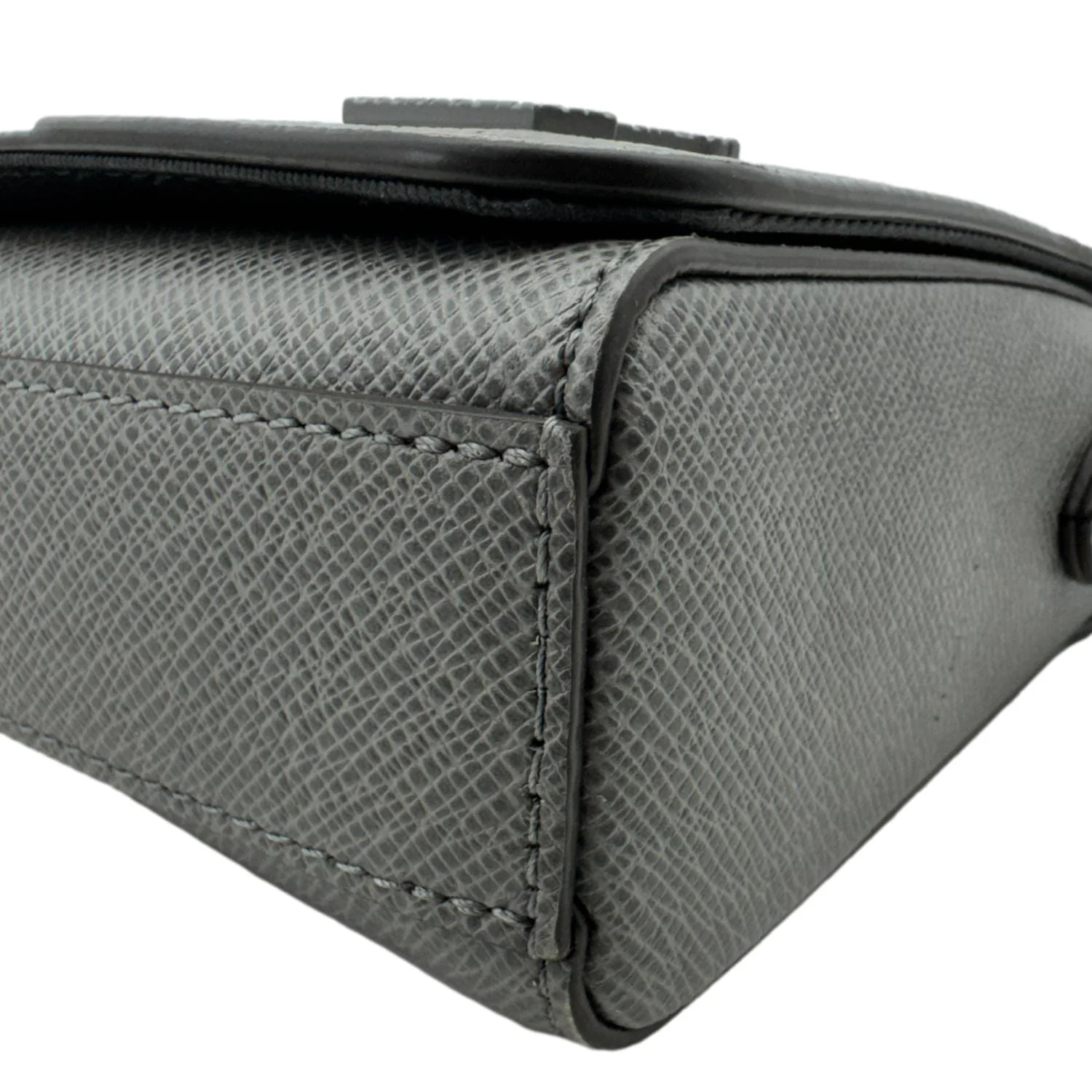 LOUIS VUITTON New flap Taiga Leather Messenger Bag Gray - Image 11