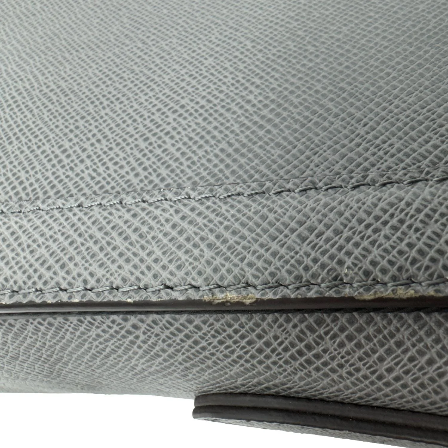 LOUIS VUITTON New flap Taiga Leather Messenger Bag Gray - Image 17