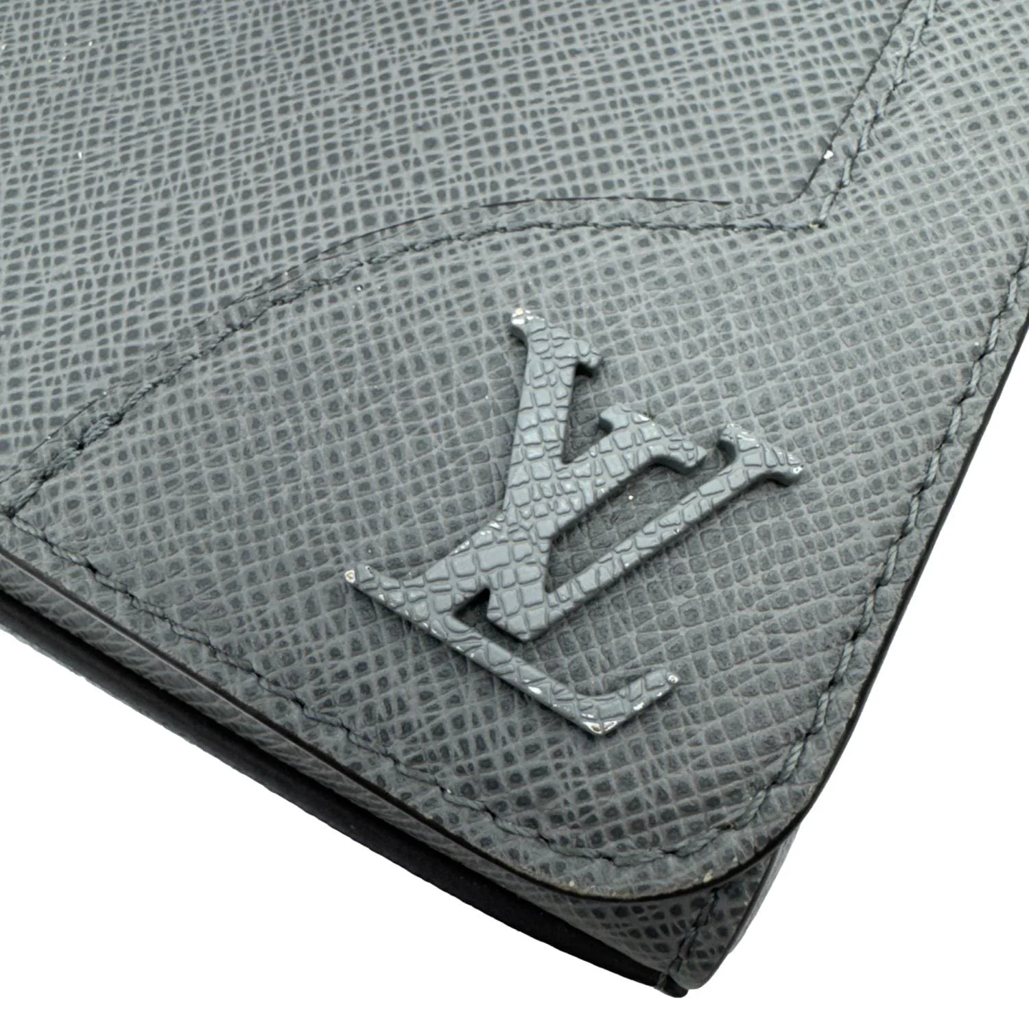 LOUIS VUITTON New flap Taiga Leather Messenger Bag Gray - Image 7