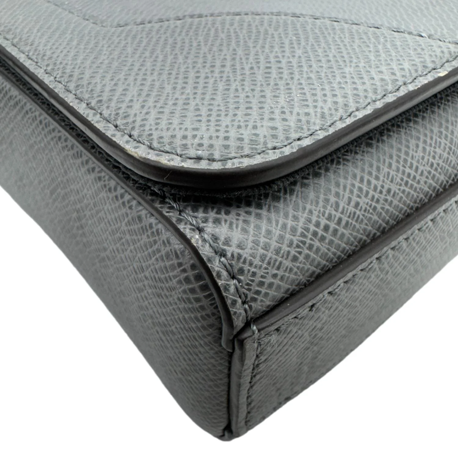 LOUIS VUITTON New flap Taiga Leather Messenger Bag Gray - Image 9