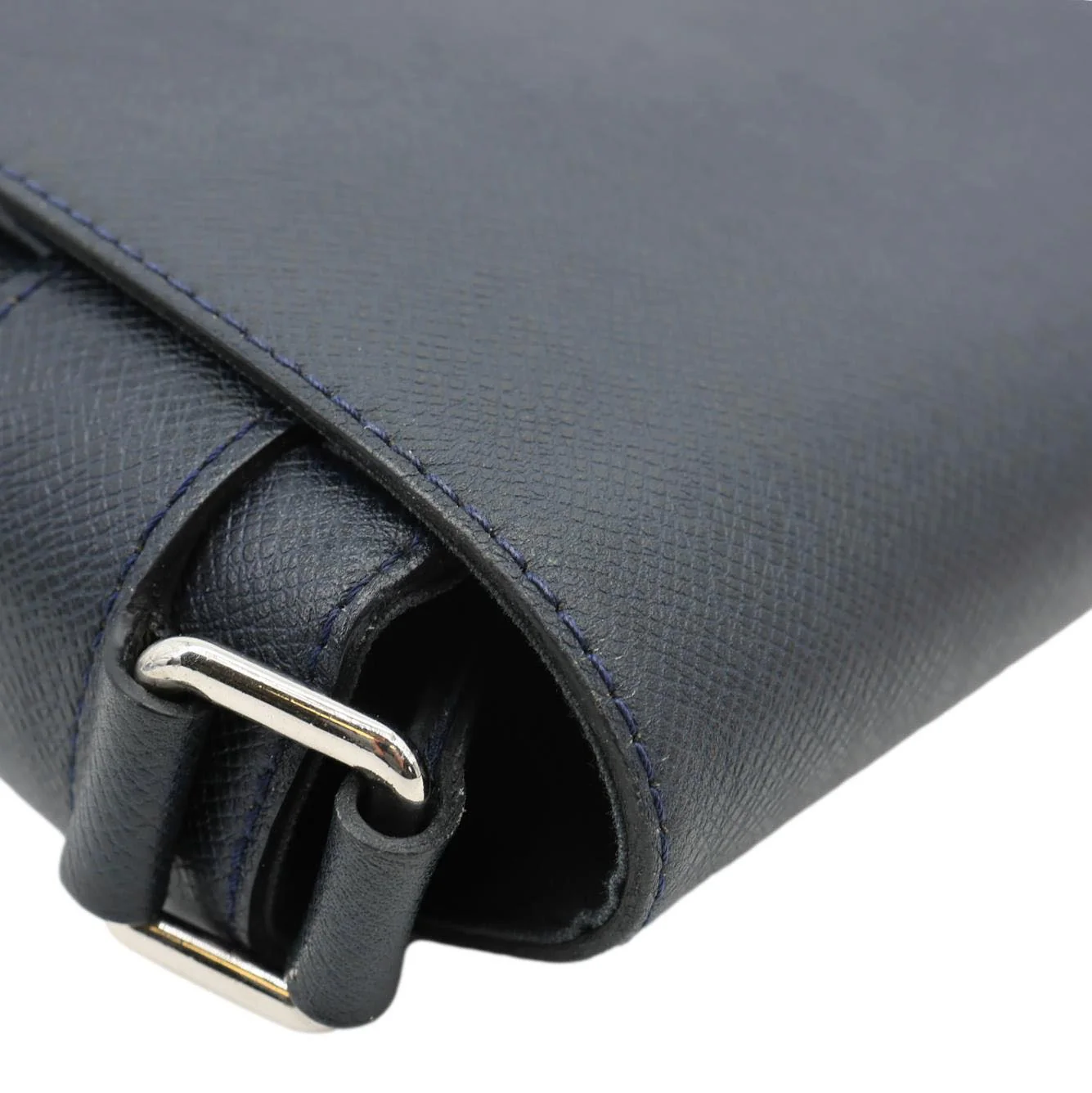 LOUIS VUITTON Roman Taiga Leather Shoulder Bag Black - Image 5