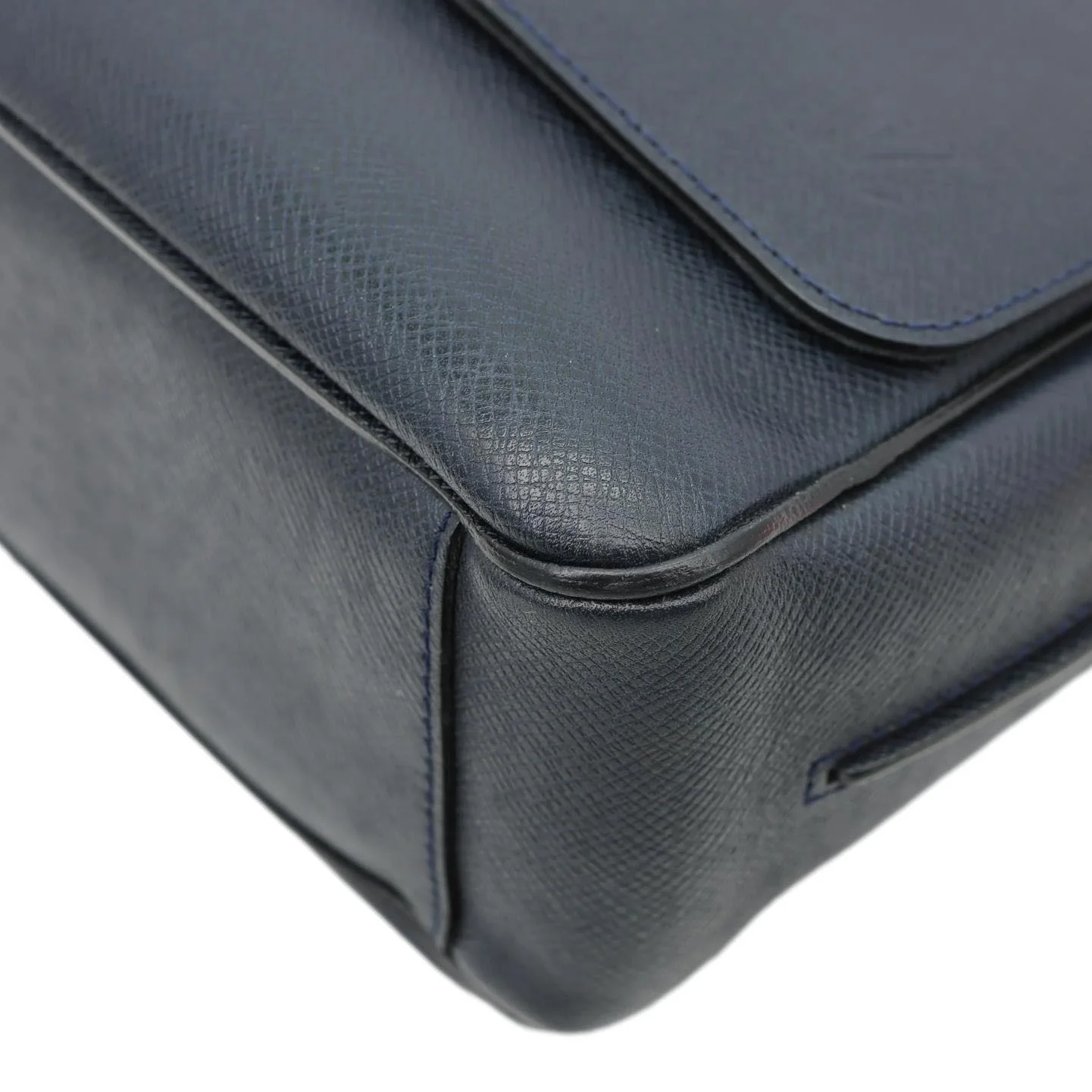 LOUIS VUITTON Roman Taiga Leather Shoulder Bag Black - Image 7