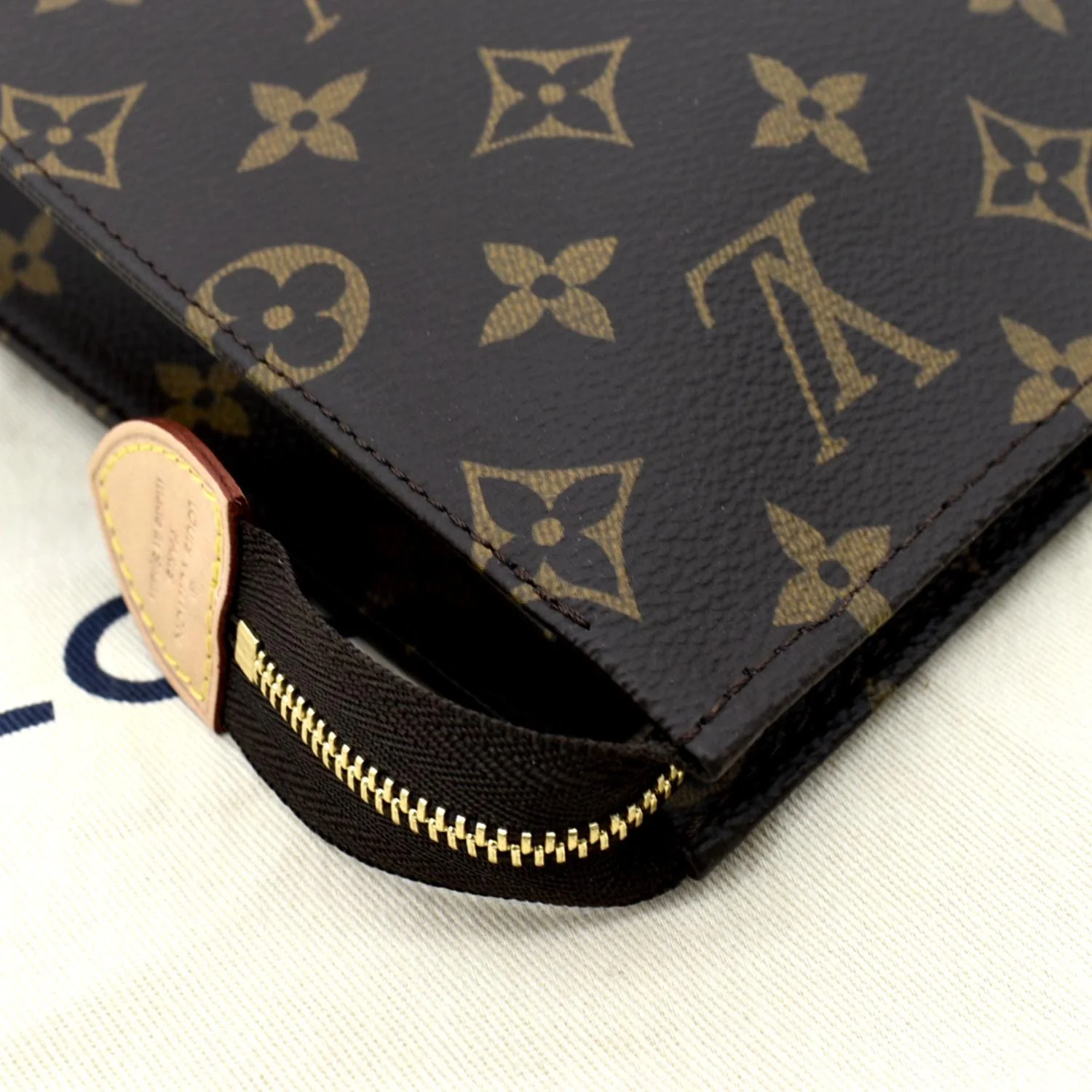 LOUIS VUITTON Toiletry 26 Monogram Canvas Cosmetic Pouch Brown - Image 5