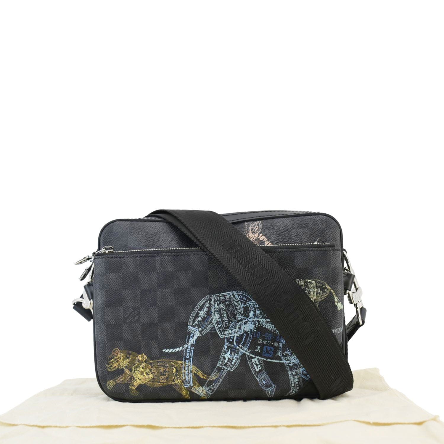 LOUIS VUITTON Trio Damier Graphite Wild Animals Messenger Bag Black - Image 3
