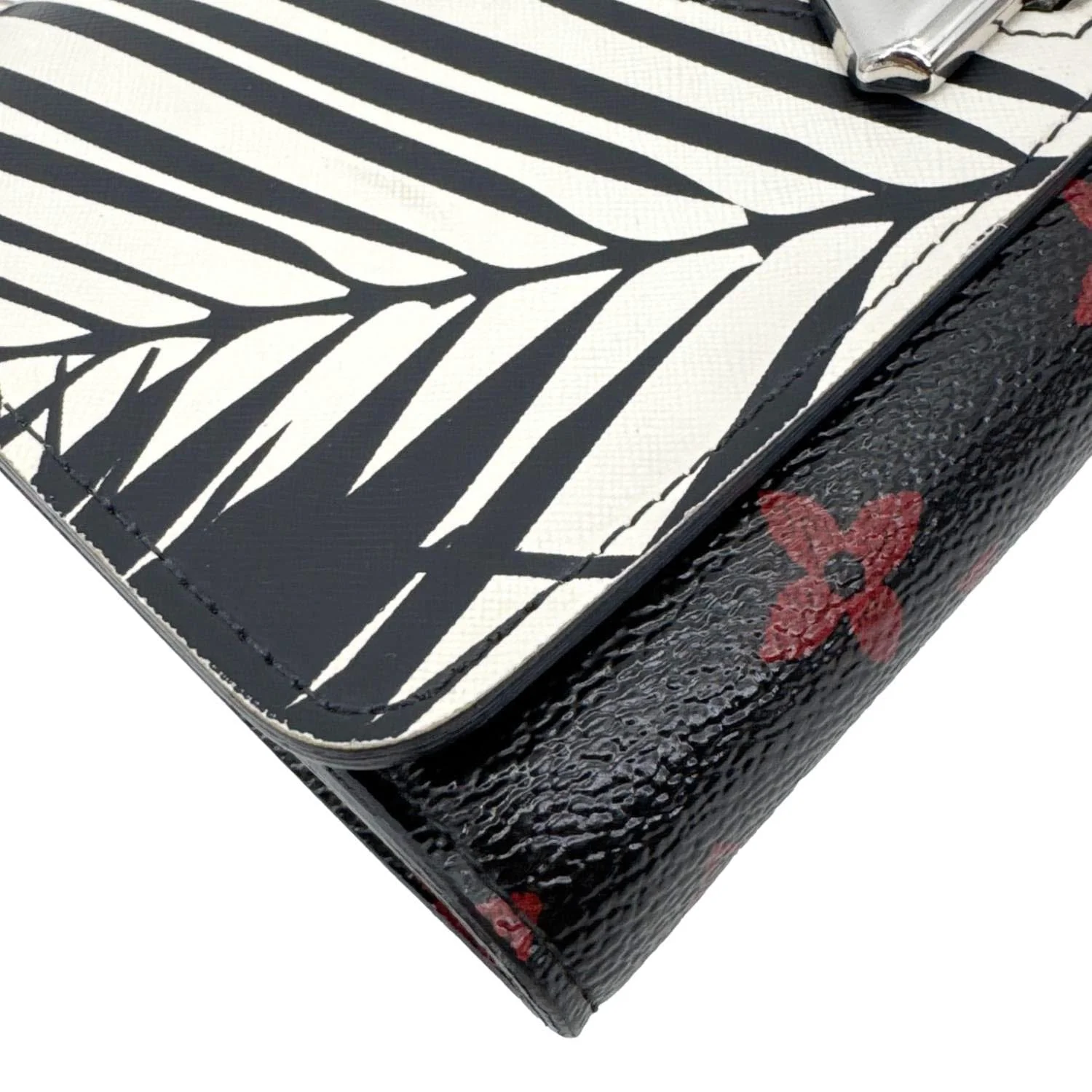 LOUIS VUITTON Twist Infrarouge Palm Leather Chain Wallet White - Image 9
