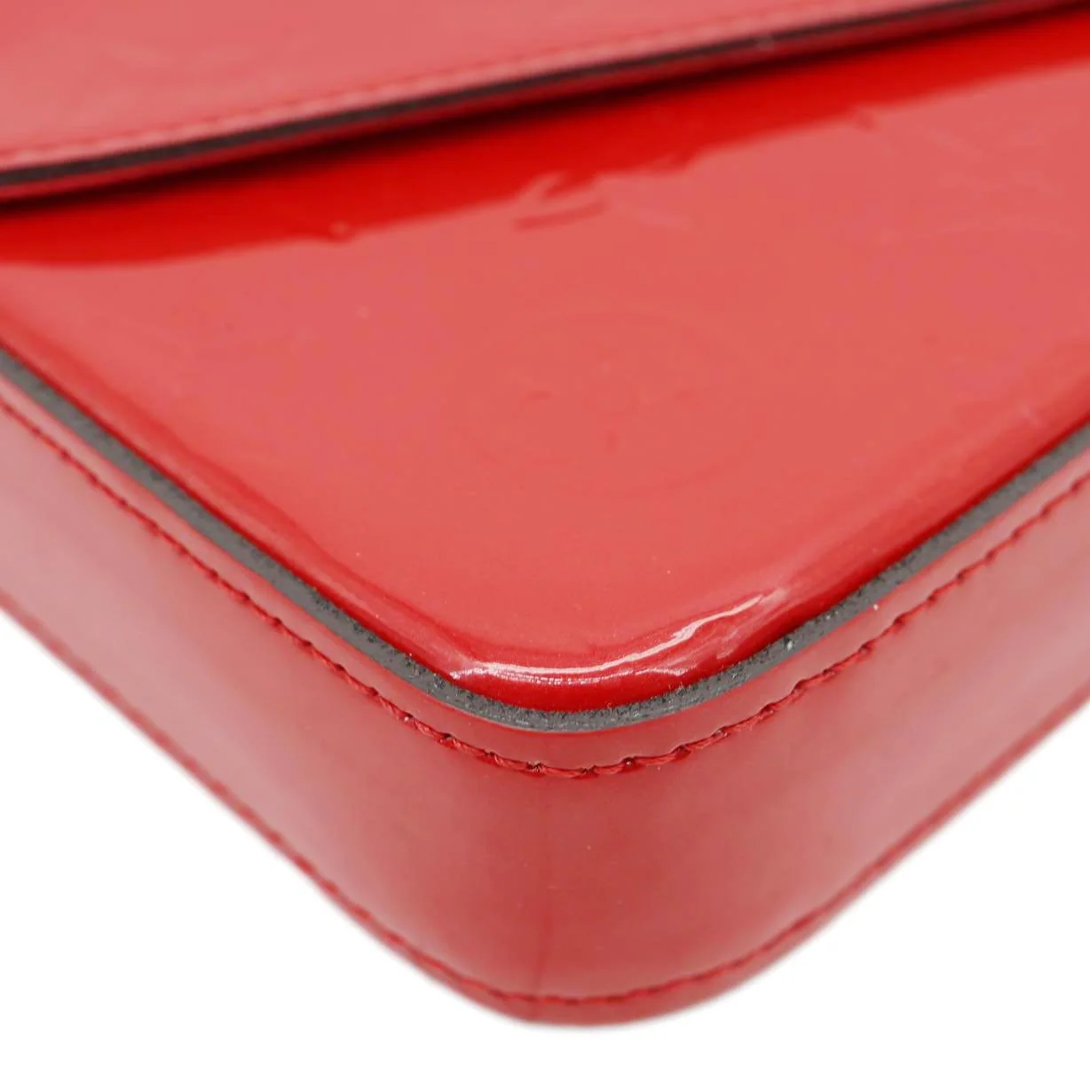 LOUIS VUITTON Felicie Pochette Monogram Vernis Crossbody Bag Red - Image 8